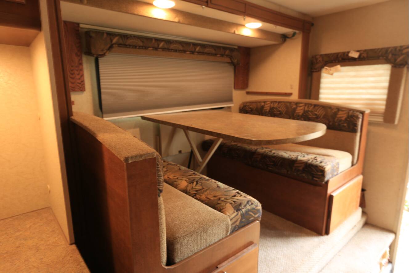 A photo of this 2013 Lance 1050S