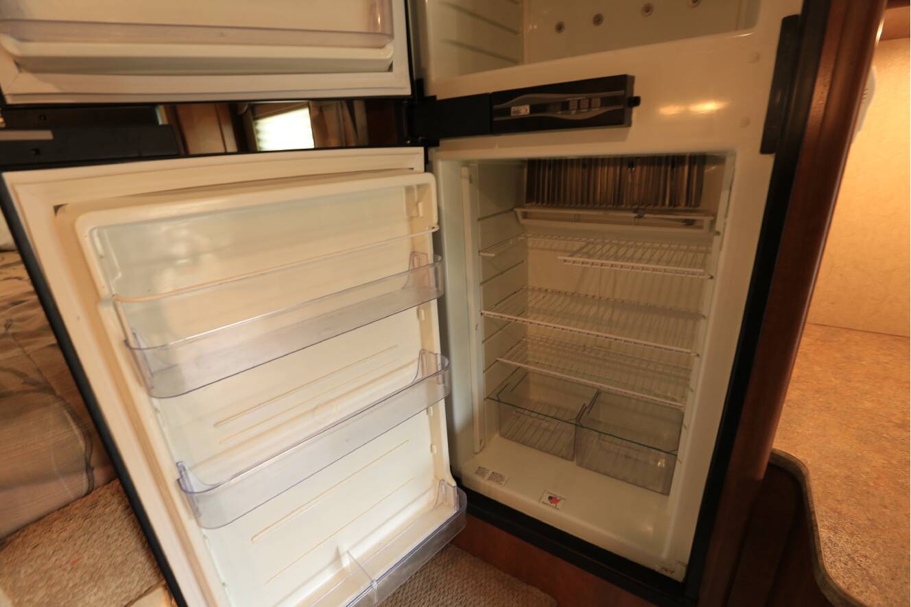 A photo of this 2013 Lance 1050S