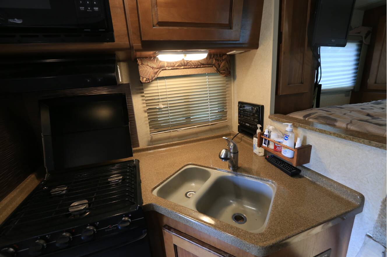 A photo of this 2013 Lance 1050S