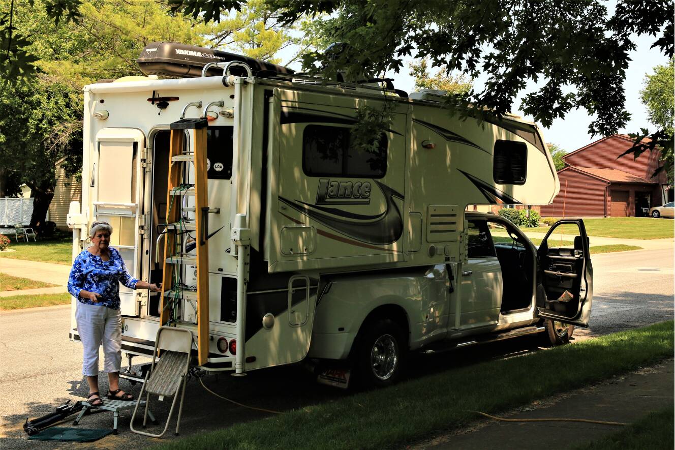 A photo of this 2013 Lance 1050S