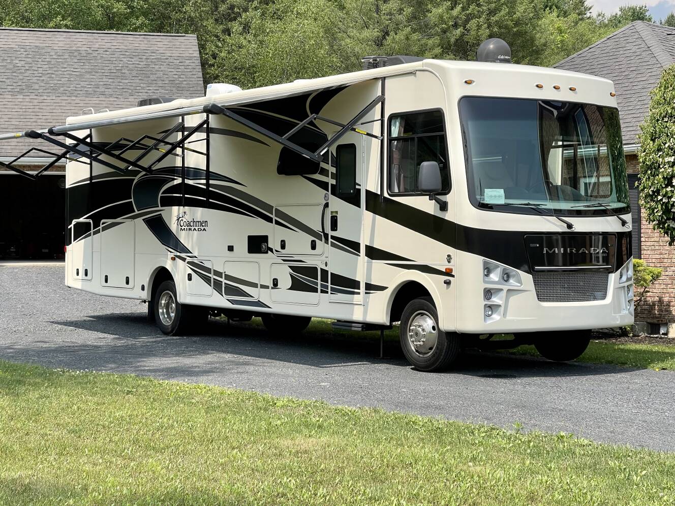 A photo of this 2020 Coachmen MIRADA 32SS
