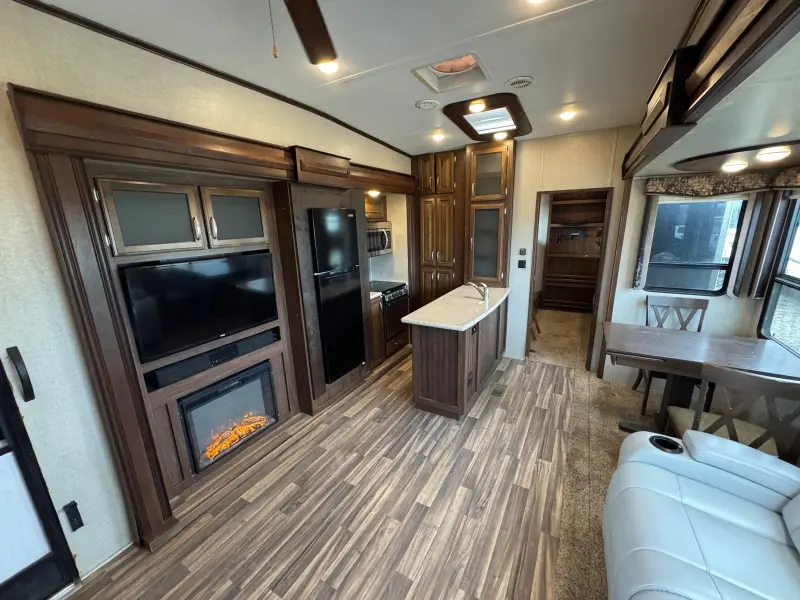2016 KEYSTONE MONTANA HIGH COUNTRY 340BH