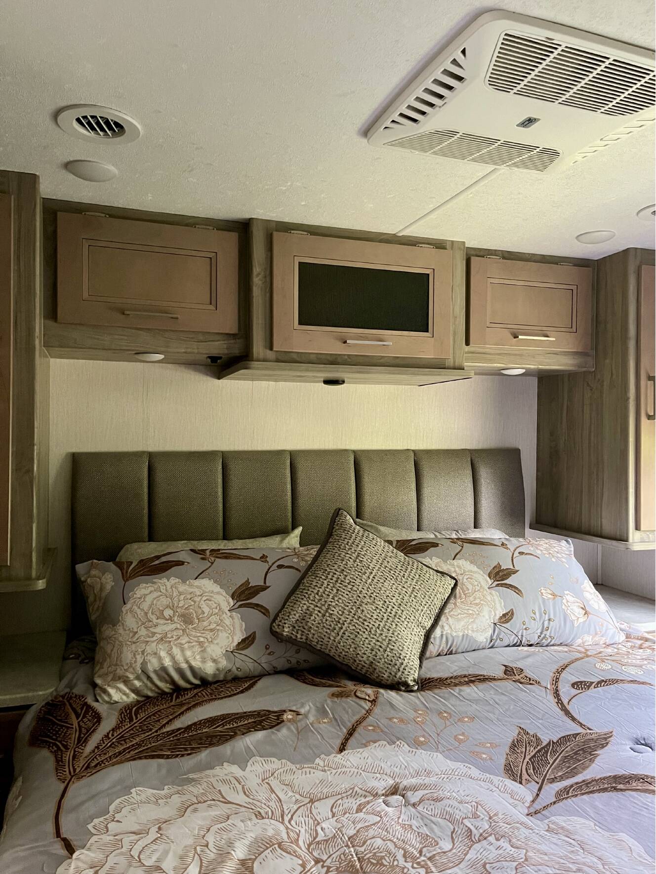 A photo of this 2020 Coachmen MIRADA 32SS