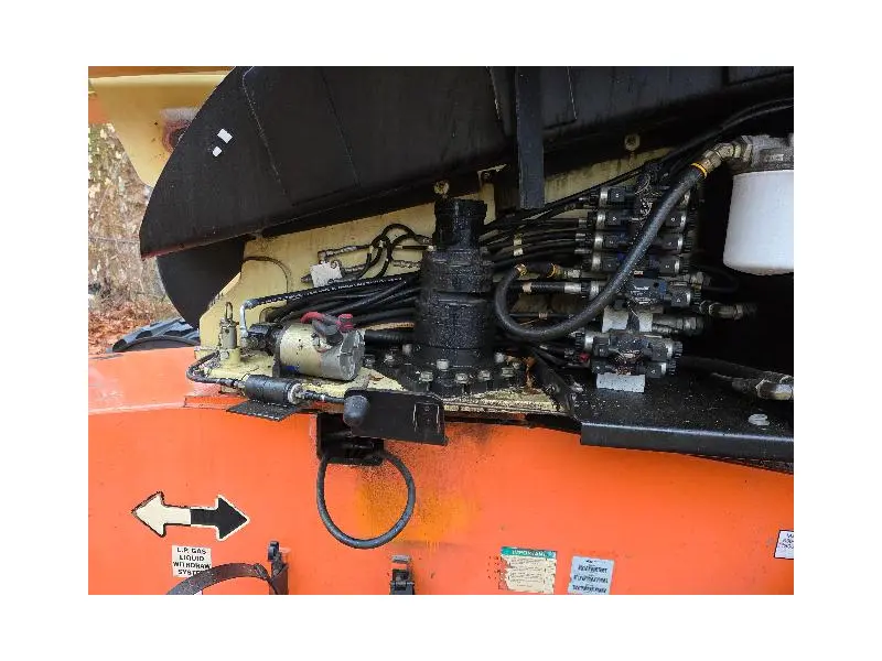 2005 JLG 600S