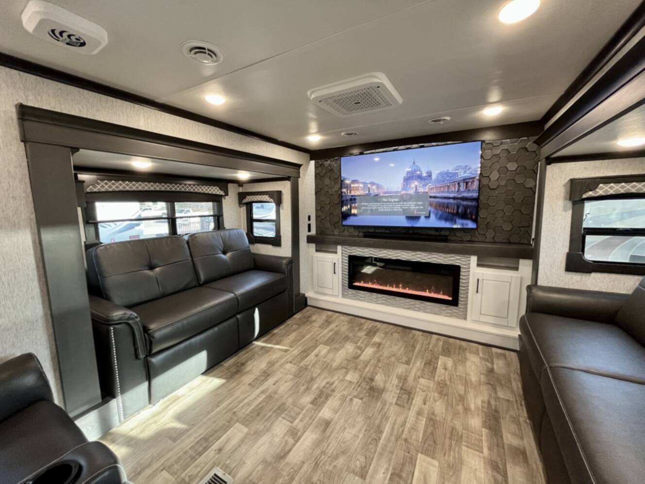 A photo of this 2024 Redwood REDWOOD RW4200FL