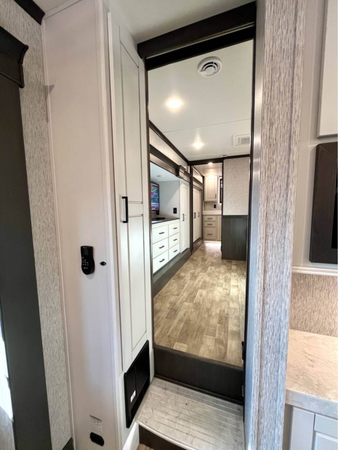 A photo of this 2024 Redwood REDWOOD RW4200FL