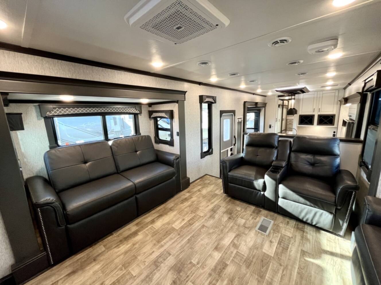 A photo of this 2024 Redwood REDWOOD RW4200FL