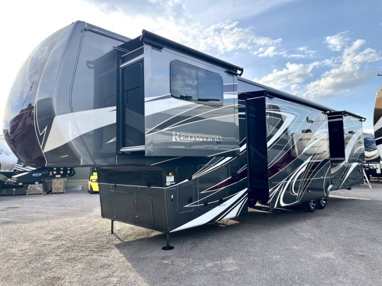 A photo of this 2024 Redwood REDWOOD RW4200FL