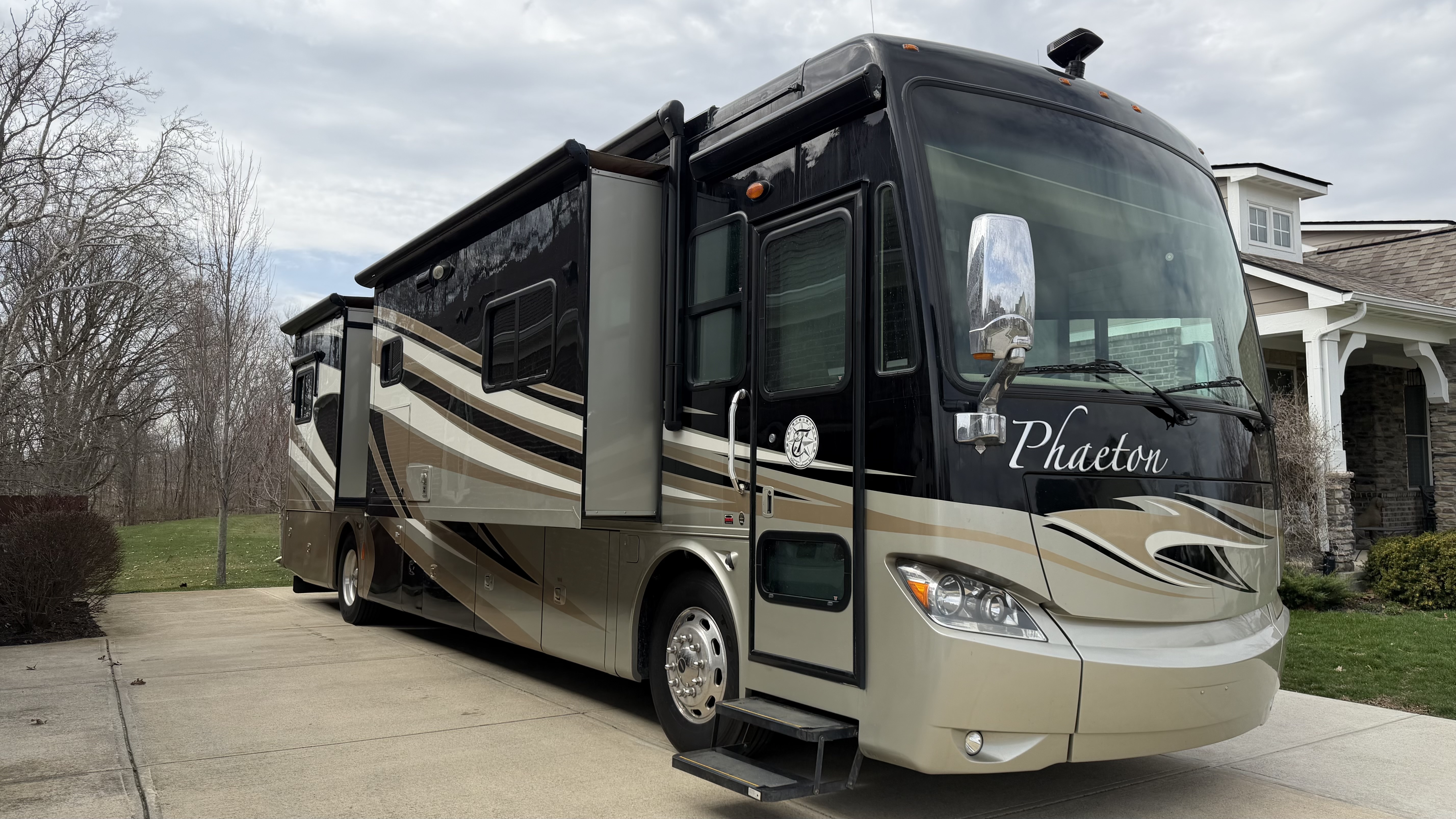 2013 Tiffin Motorhomes PHAETON 40 QBH RV
