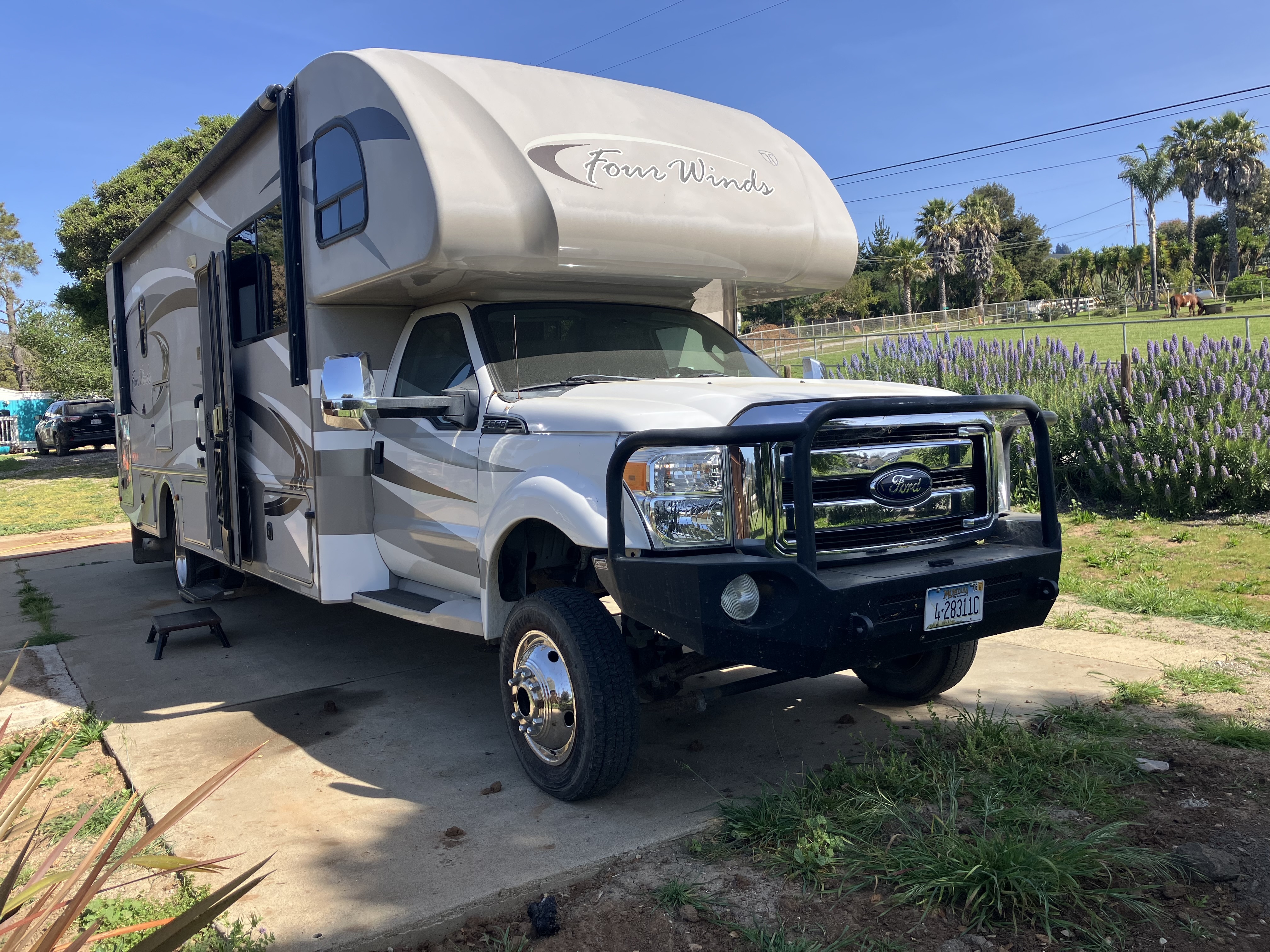 2014 Thor Motor Coach FOUR WINDS SUPER C 33SW 4WD in aromas CA