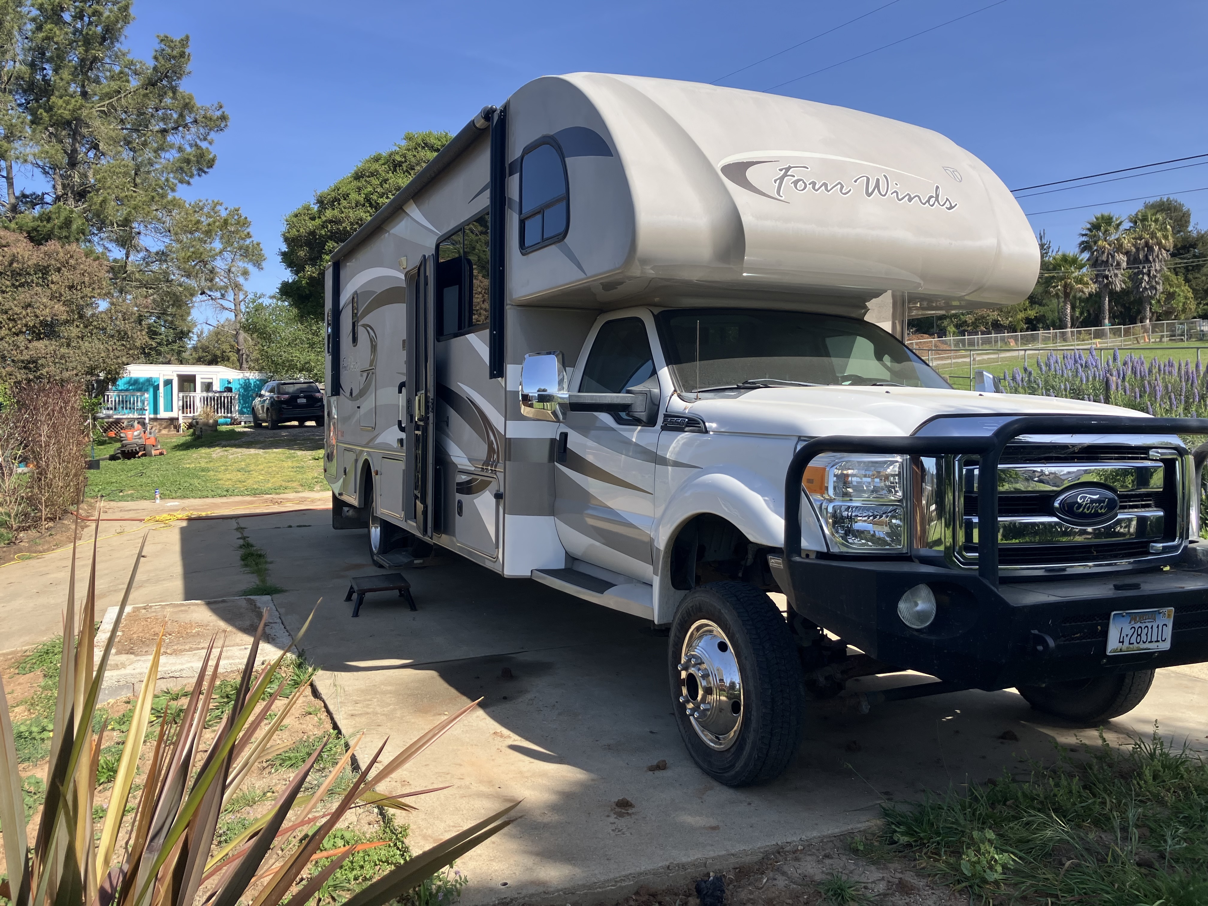 2014 Thor Motor Coach FOUR WINDS SUPER C 33SW 4WD in aromas CA