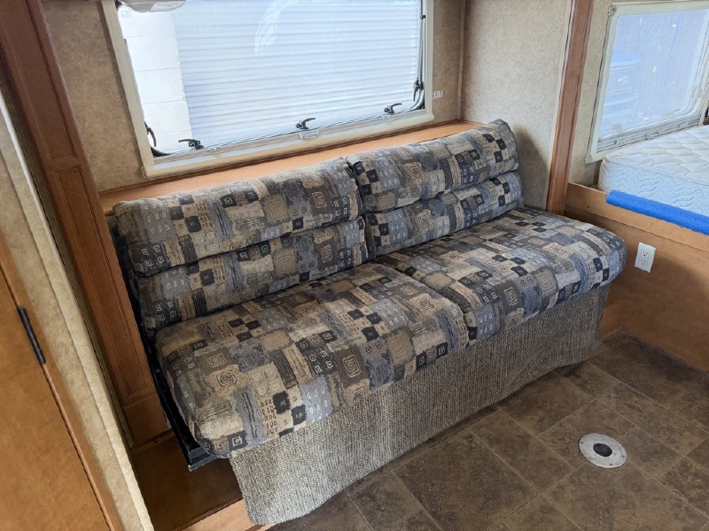 2011 HEARTLAND EDGE M18