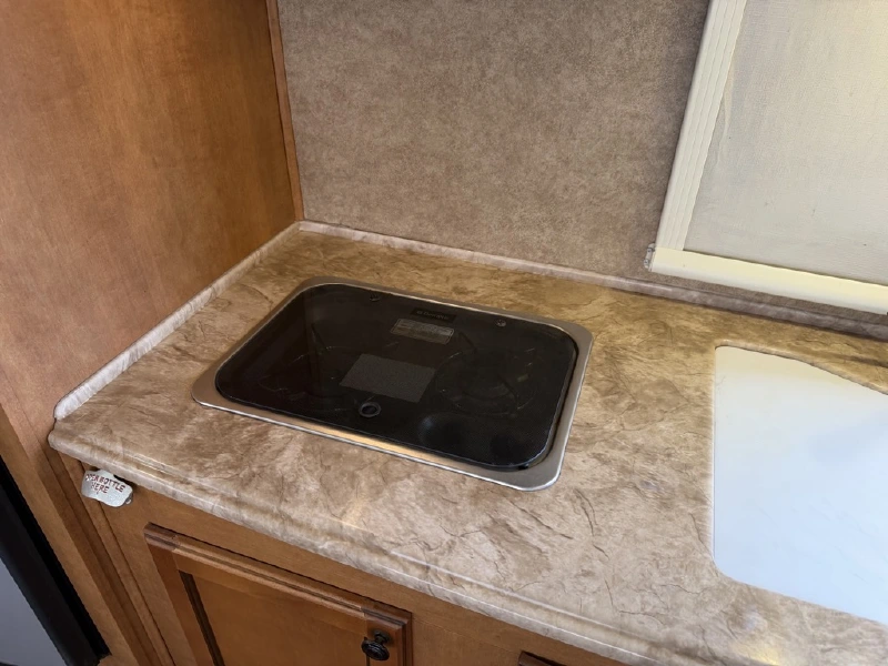 2011 HEARTLAND EDGE M18