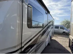 2015 WINNEBAGO 30J