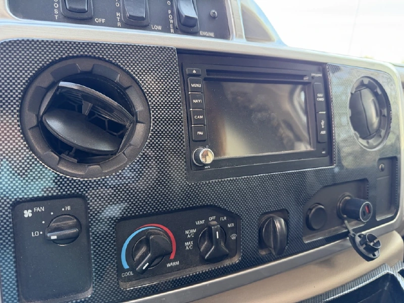 2015 WINNEBAGO 30J