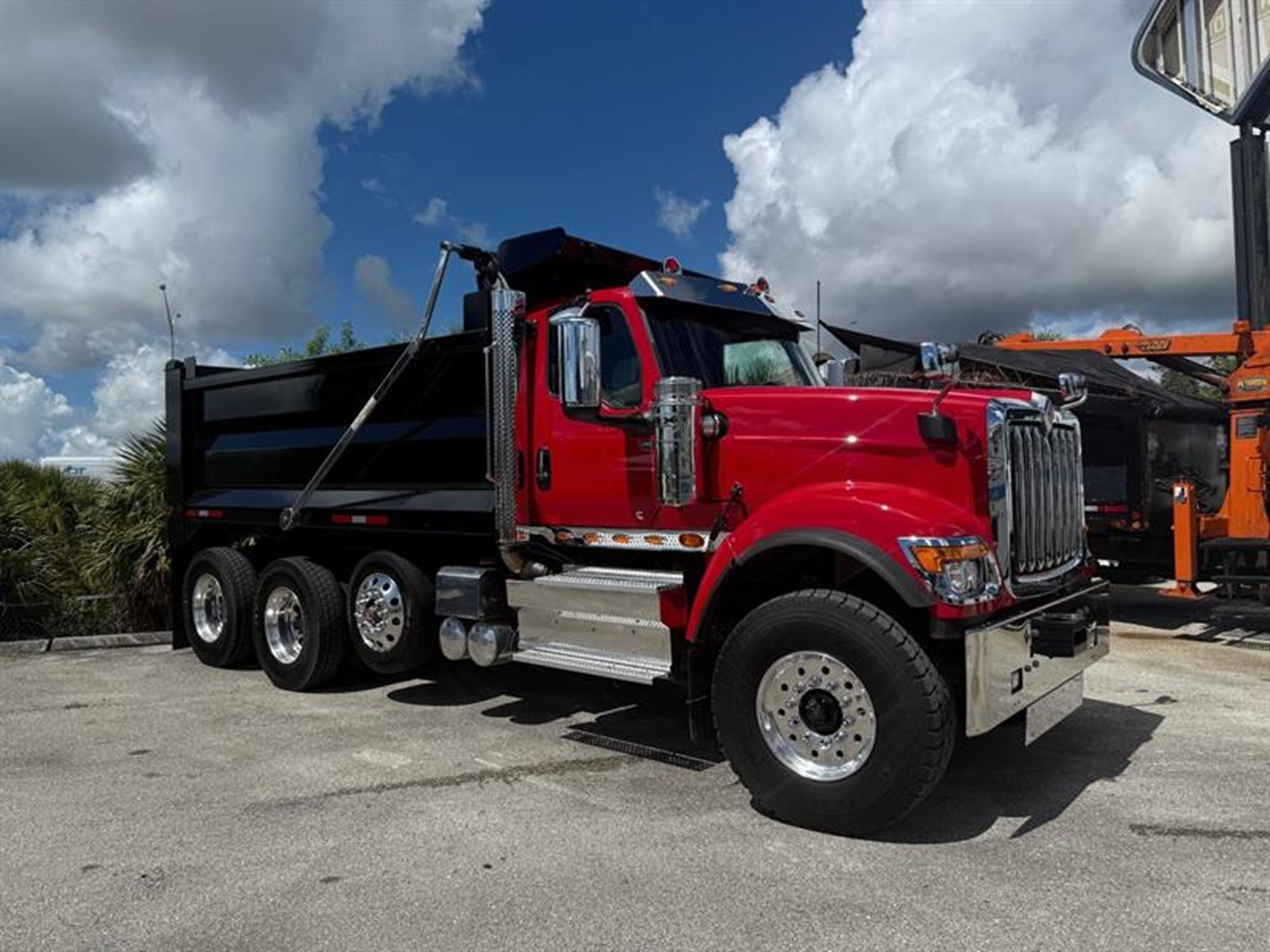 2026 INTERNATIONAL HX520 SFA 6X4 in Miami, FL