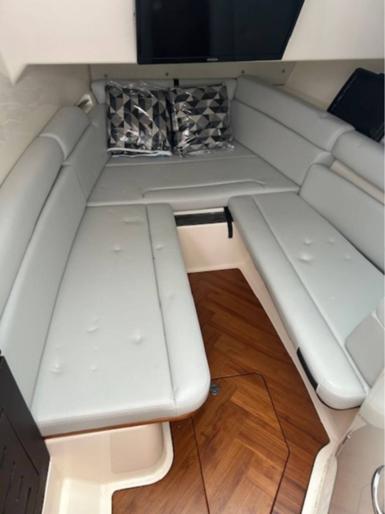 A photo of this 2024 Boston Whaler 350 Realm