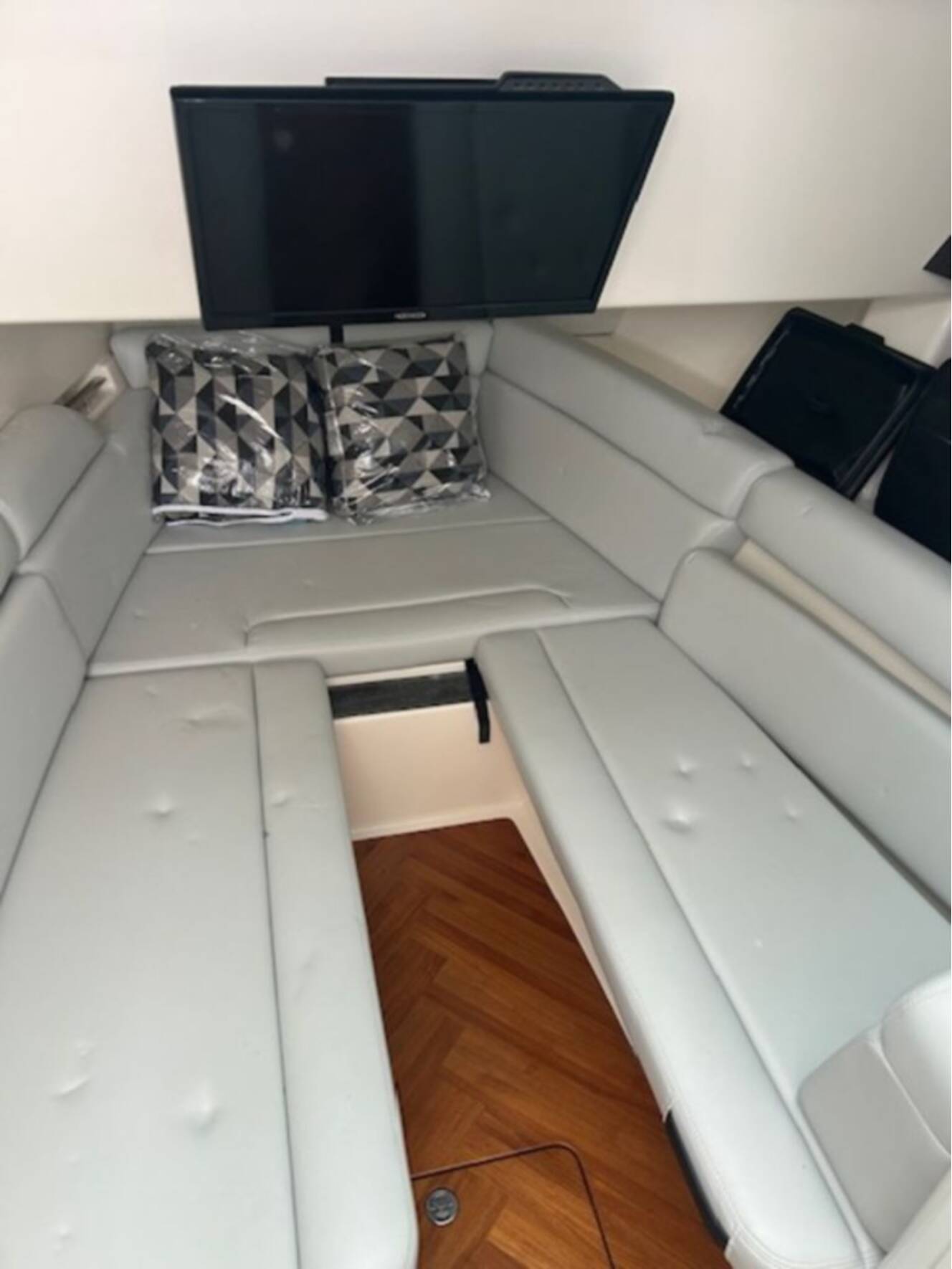 A photo of this 2024 Boston Whaler 350 Realm