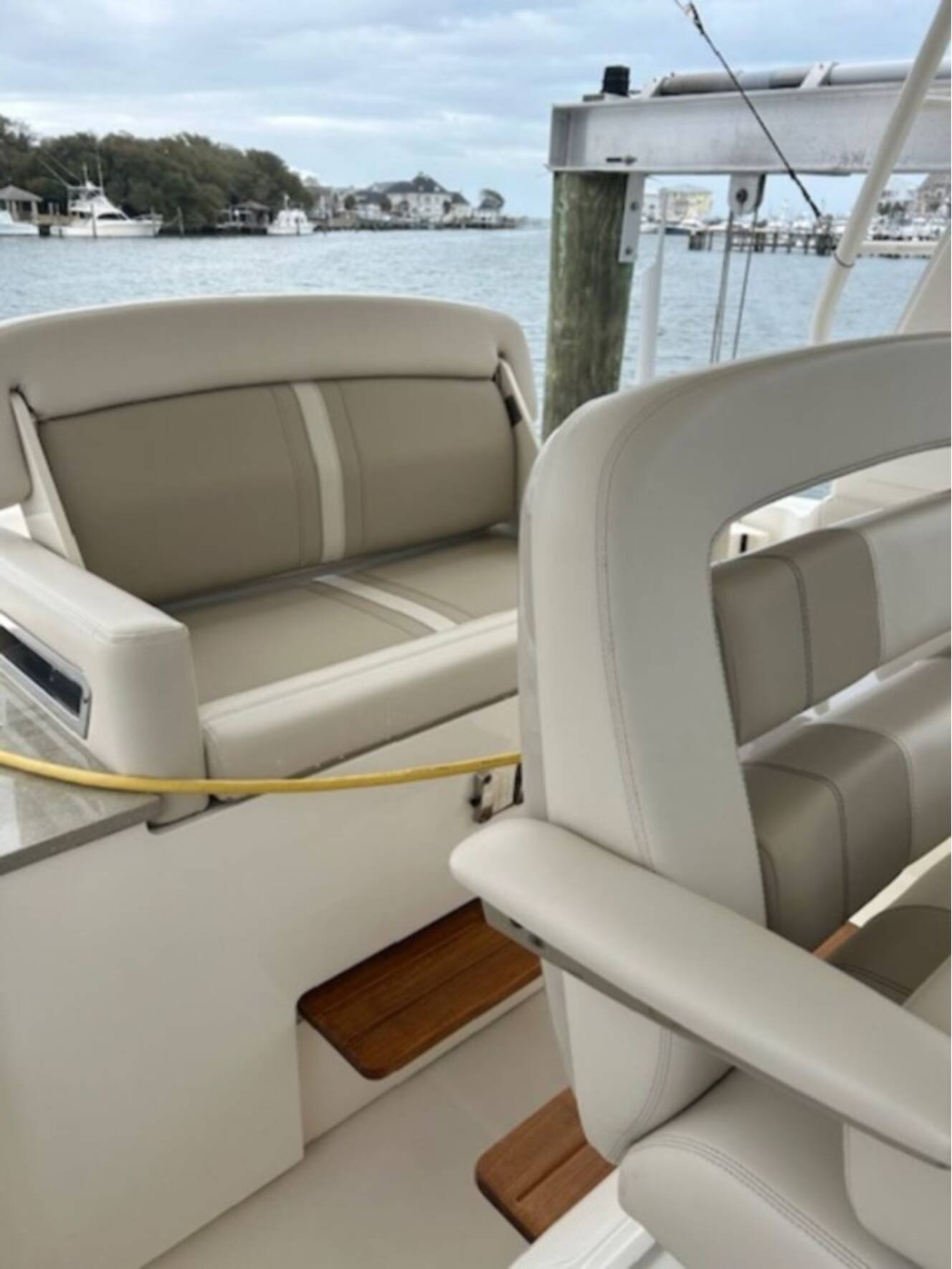 A photo of this 2024 Boston Whaler 350 Realm