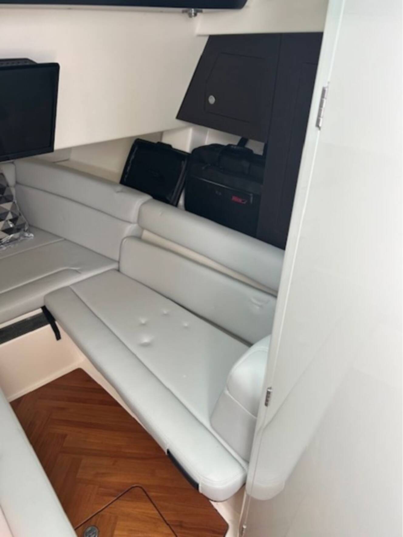A photo of this 2024 Boston Whaler 350 Realm