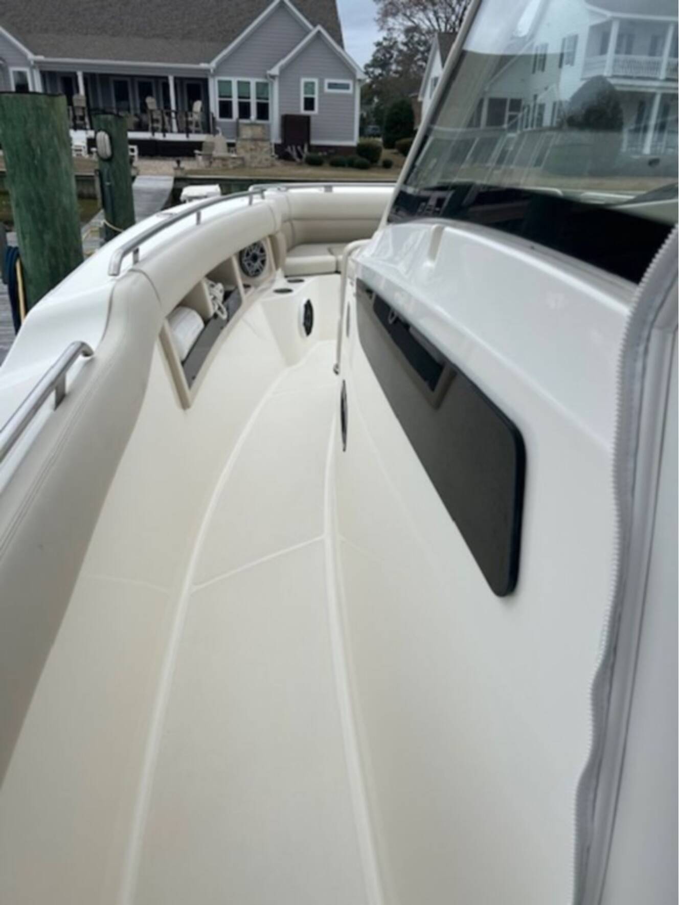 A photo of this 2024 Boston Whaler 350 Realm