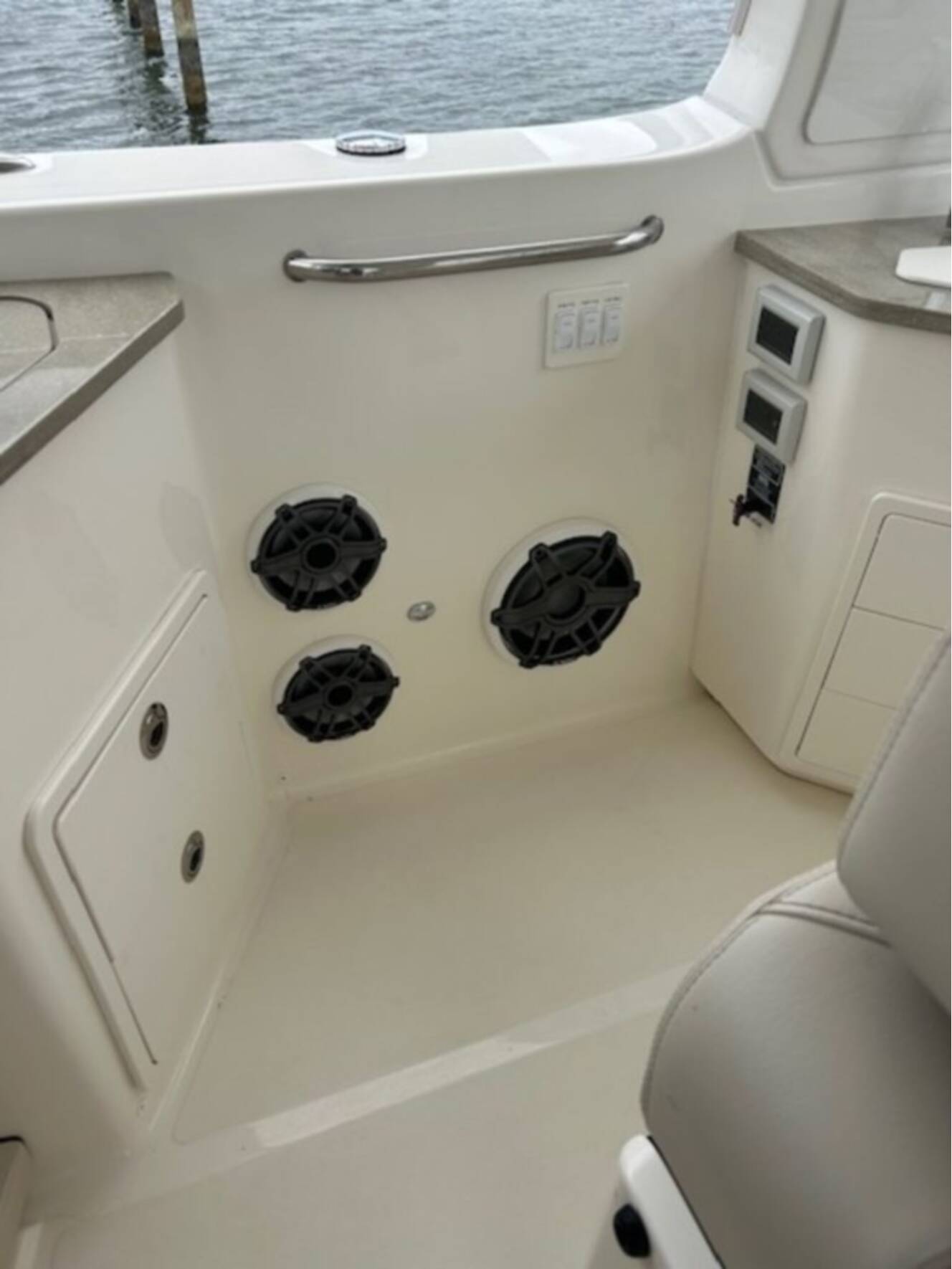 A photo of this 2024 Boston Whaler 350 Realm