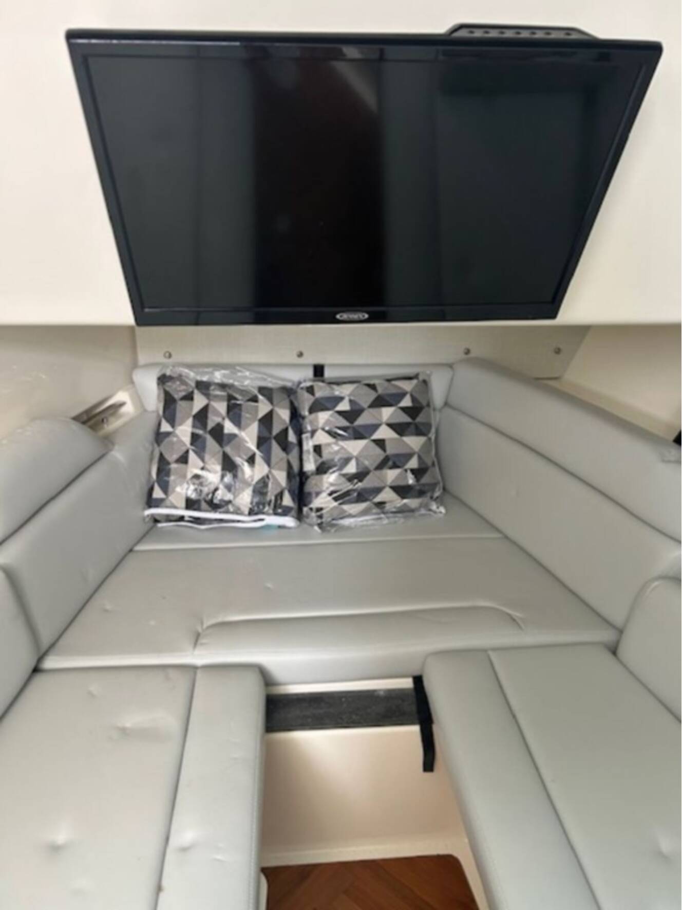 A photo of this 2024 Boston Whaler 350 Realm