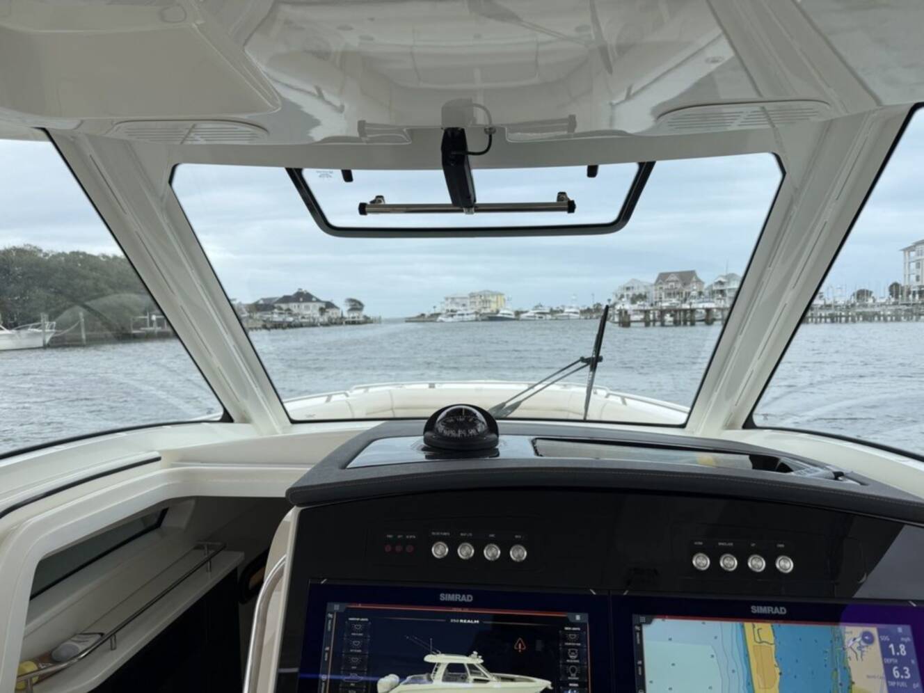 A photo of this 2024 Boston Whaler 350 Realm