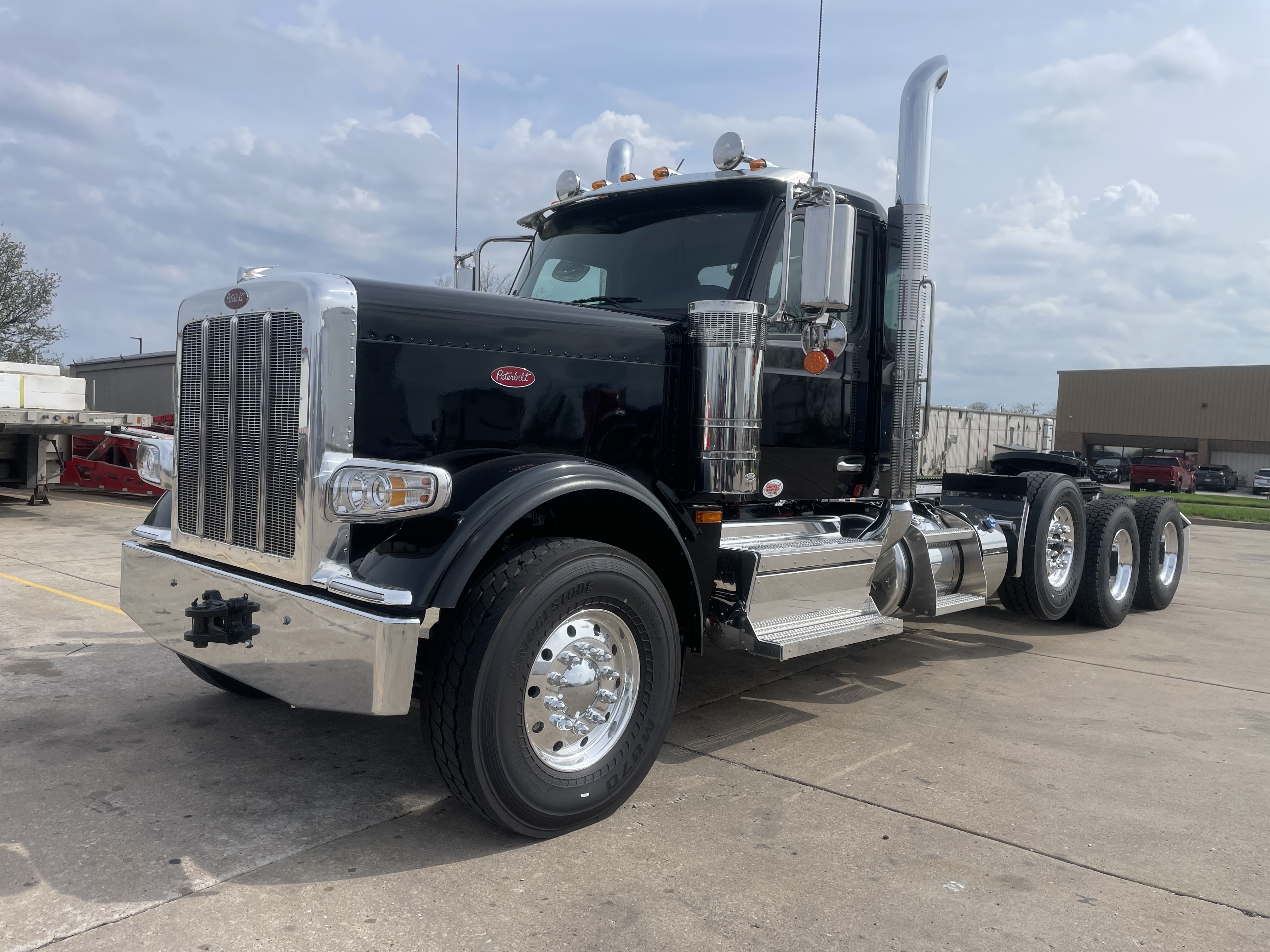 2027 PETERBILT 589 in O Fallon, MO