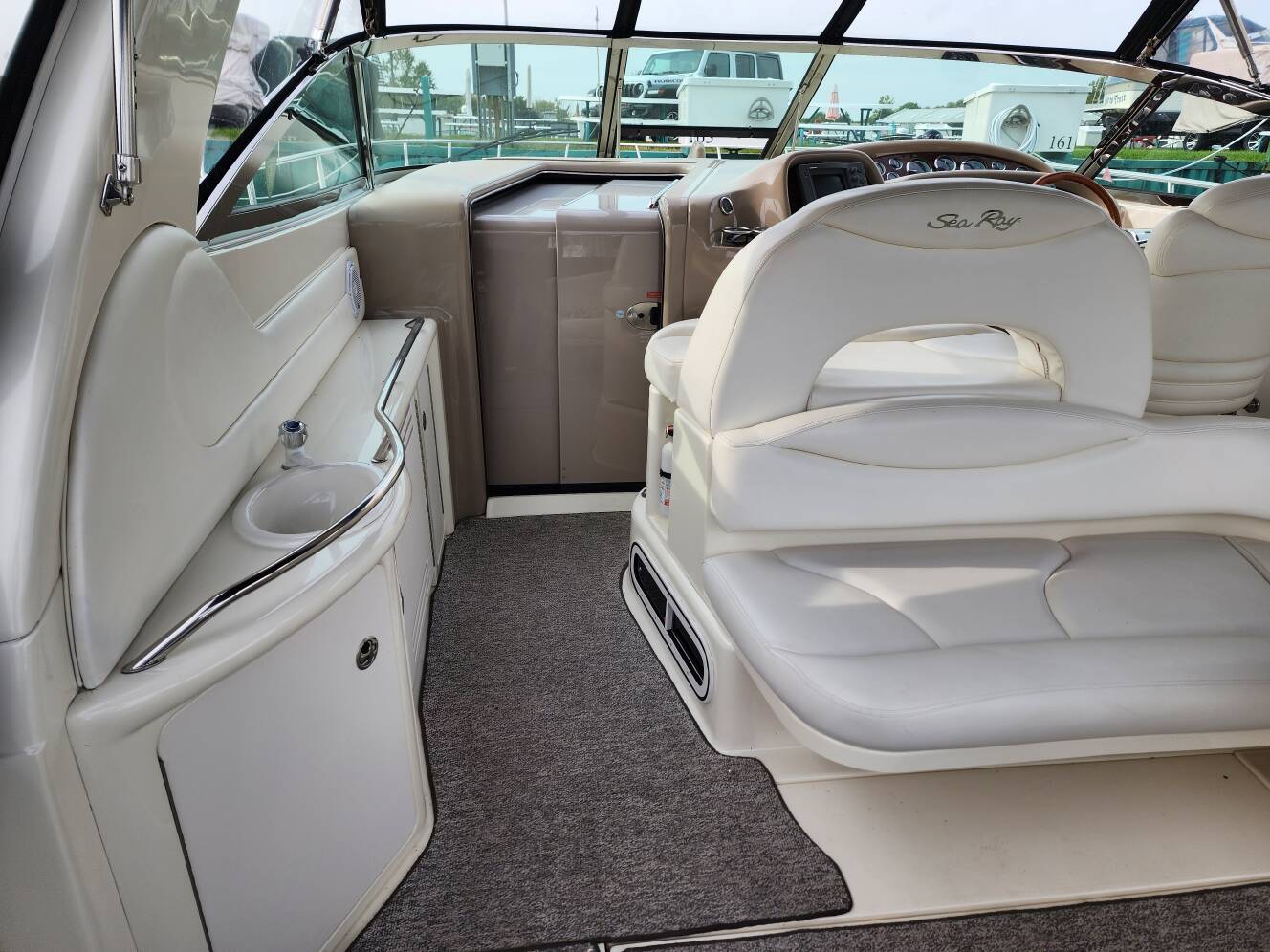 A photo of this 2001 Sea Ray 380 Sundancer
