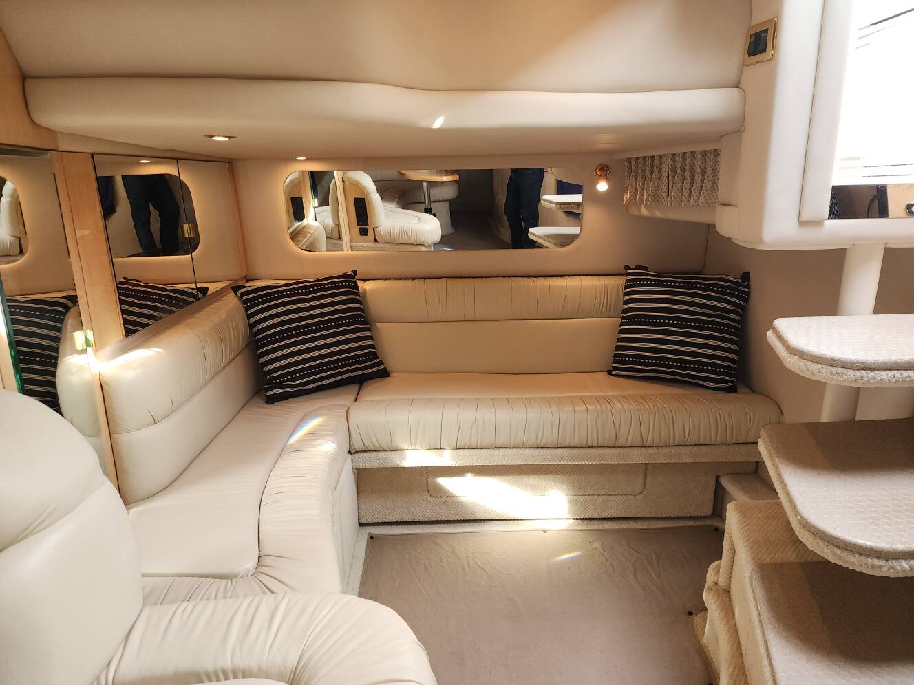 A photo of this 2001 Sea Ray 380 Sundancer