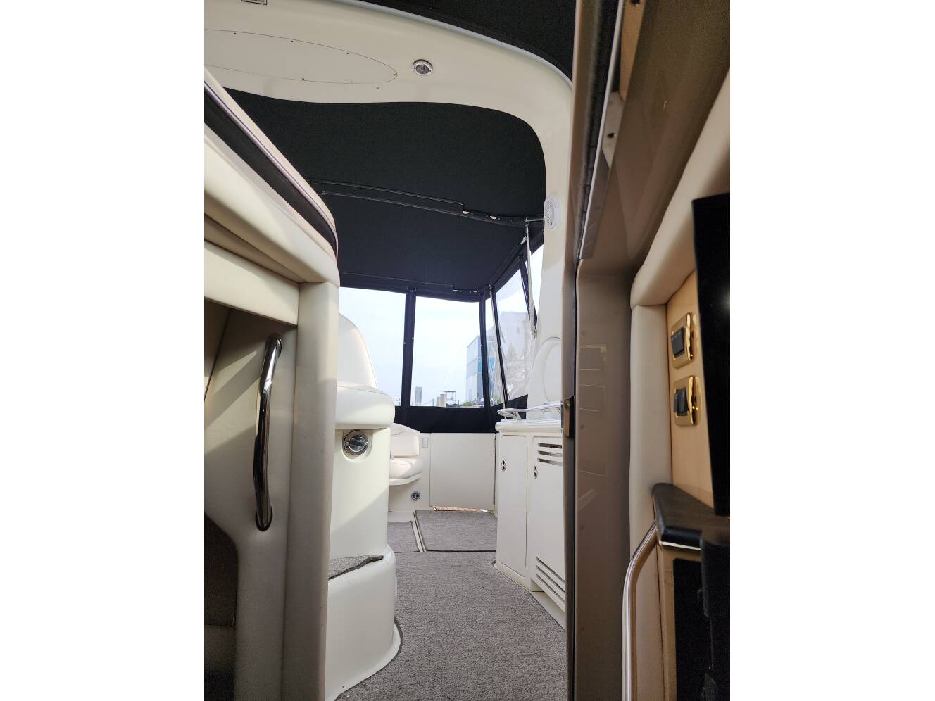 A photo of this 2001 Sea Ray 380 Sundancer