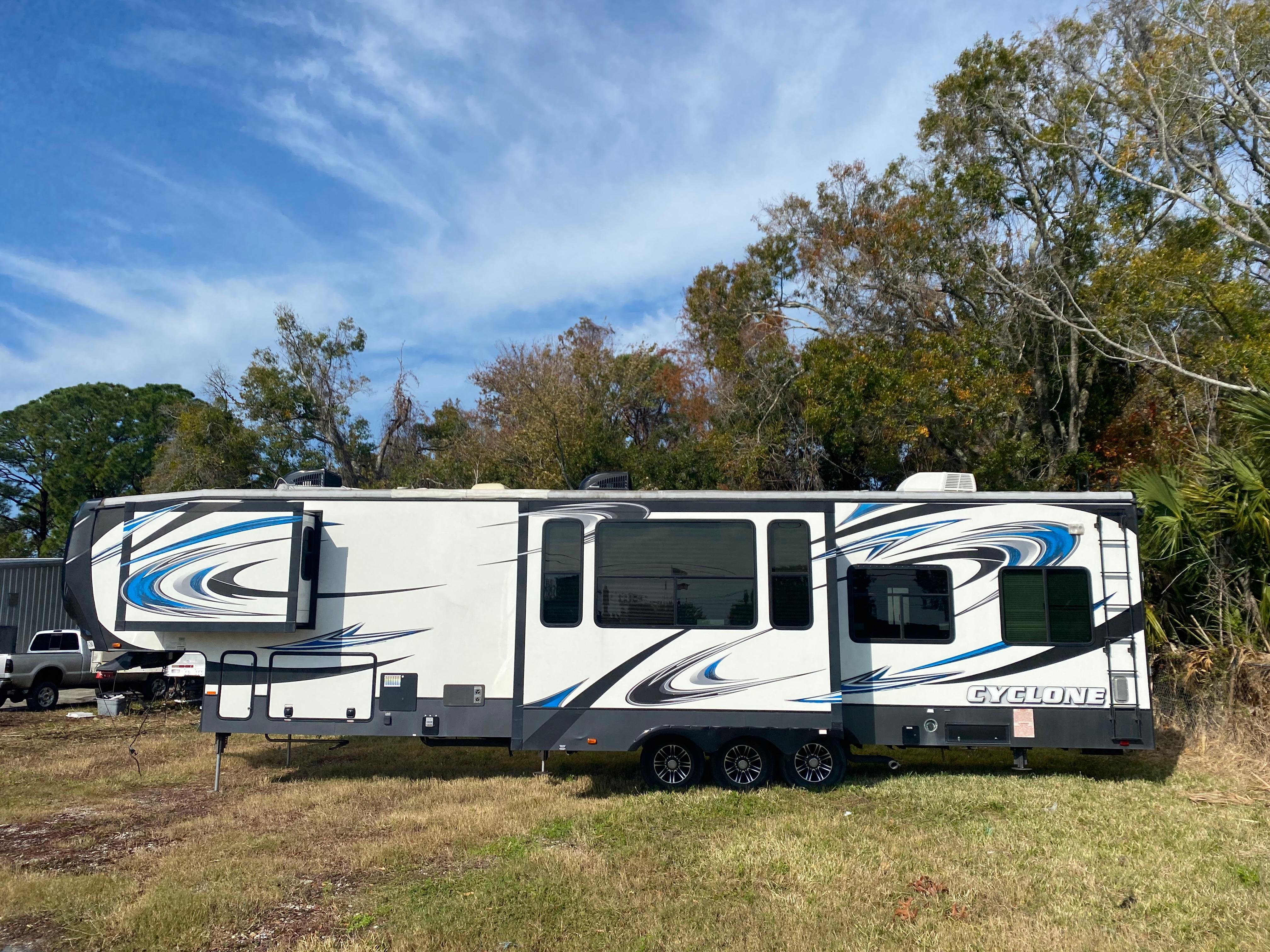 2014 Heartland CYCLONE 4100 in largo FL
