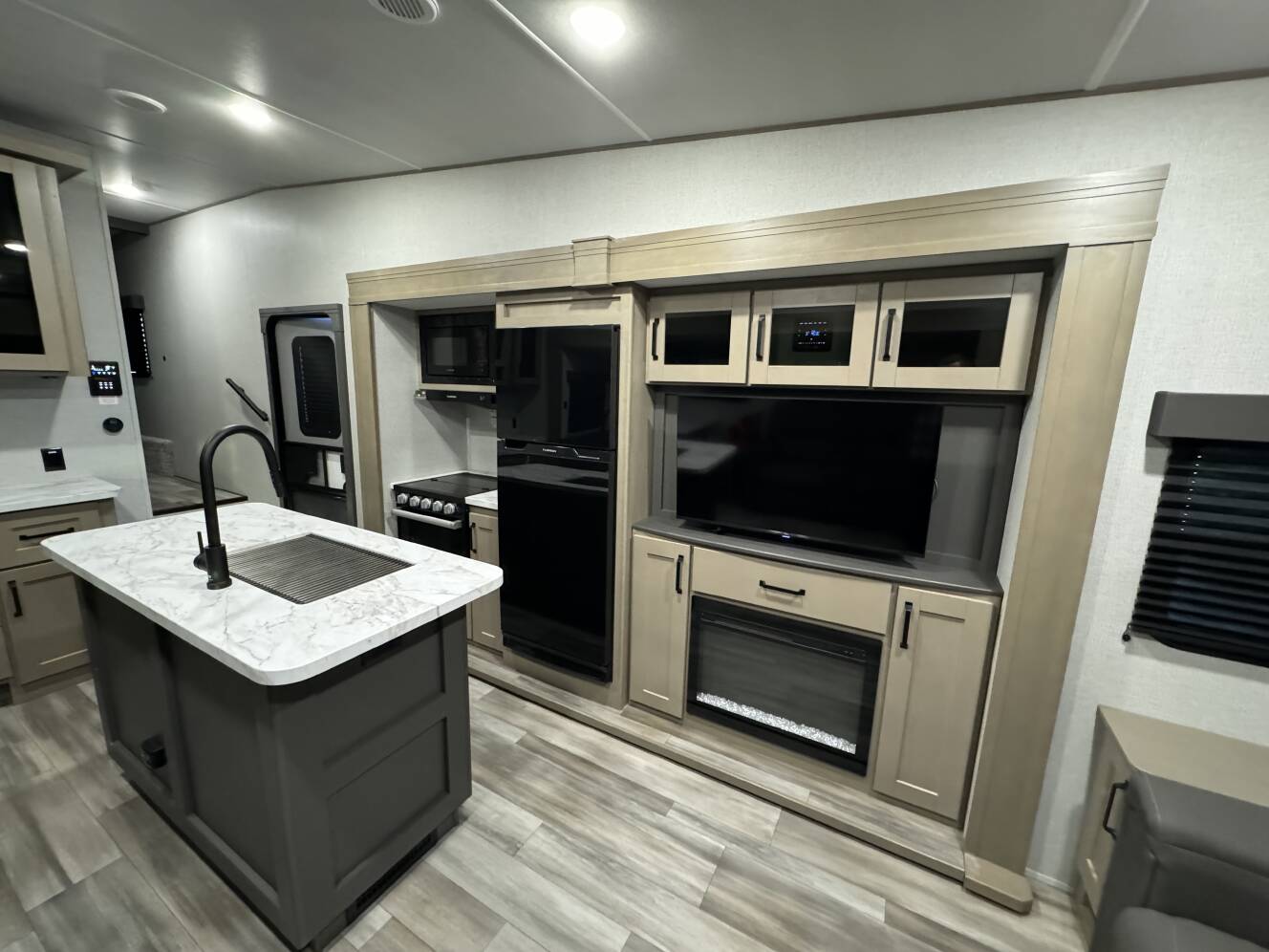 A photo of this 2024 Grand Design REFLECTION 100 SERIES 28RL
