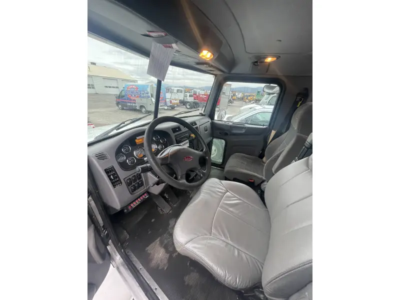 2014 PETERBILT 337