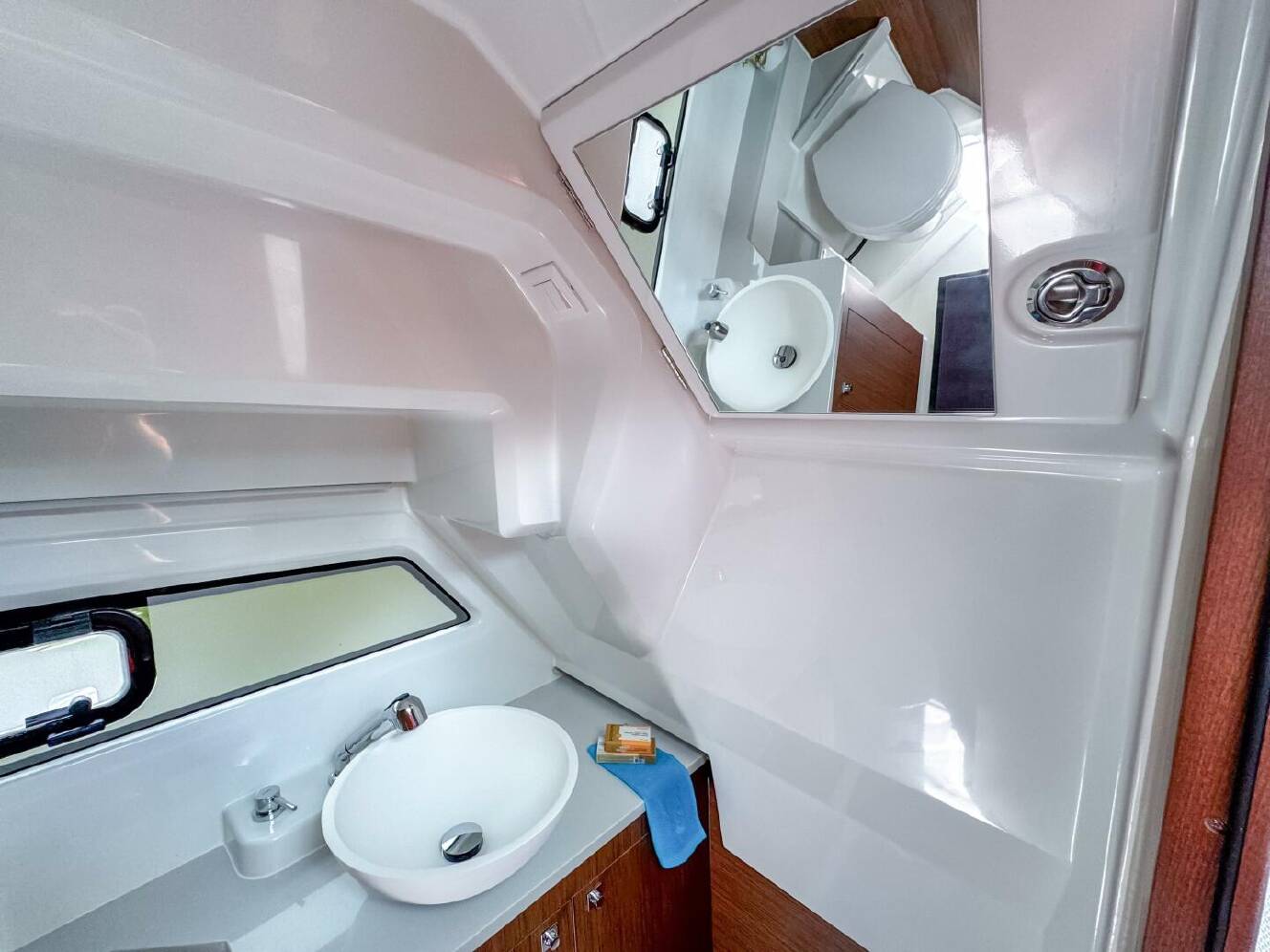 A photo of this 2026 Beneteau Antares 9