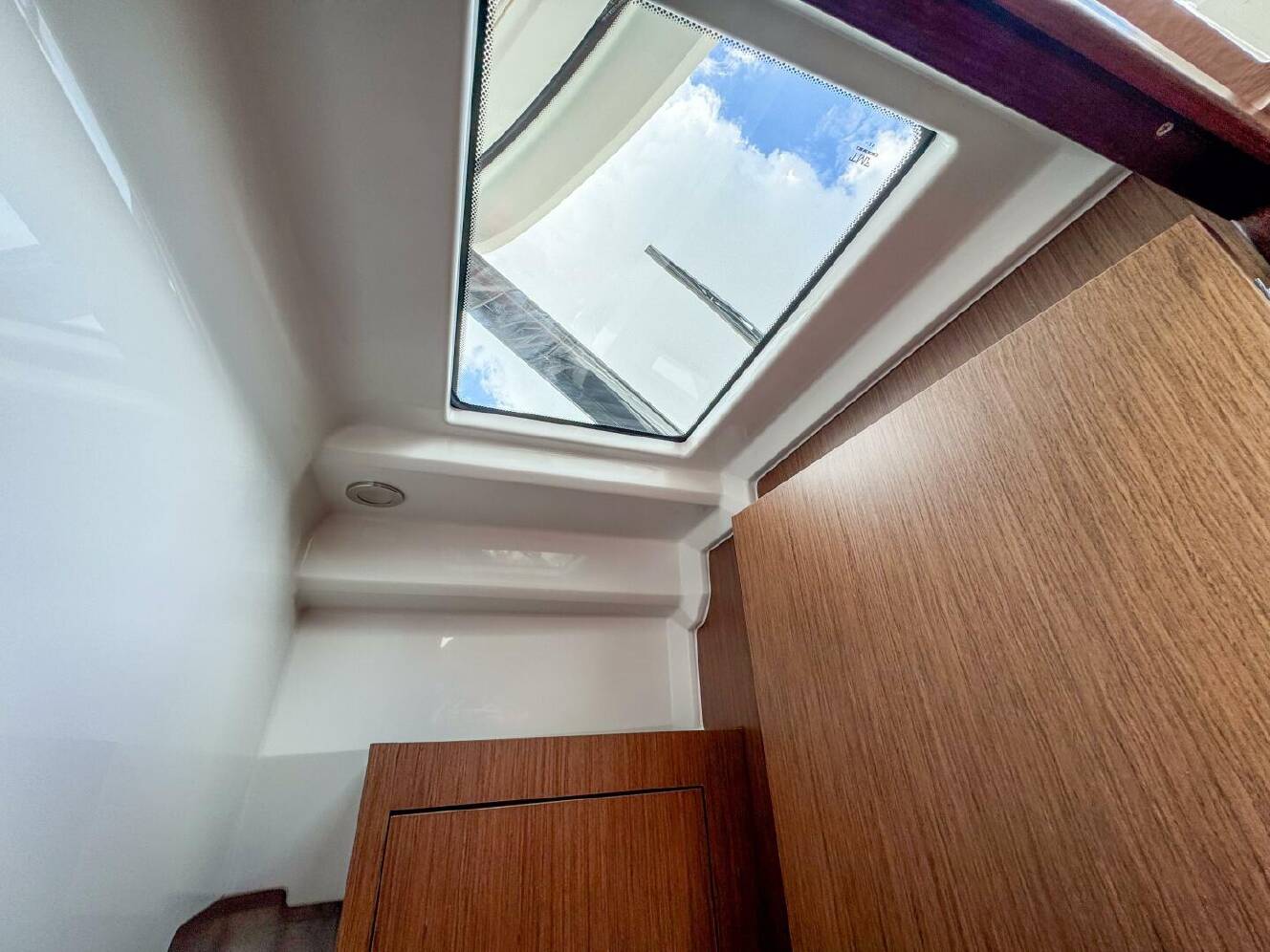 A photo of this 2026 Beneteau Antares 9