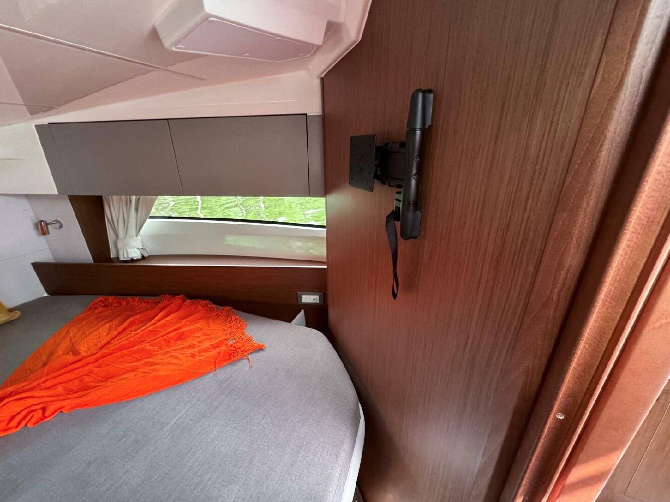 A photo of this 2026 Beneteau Antares 9