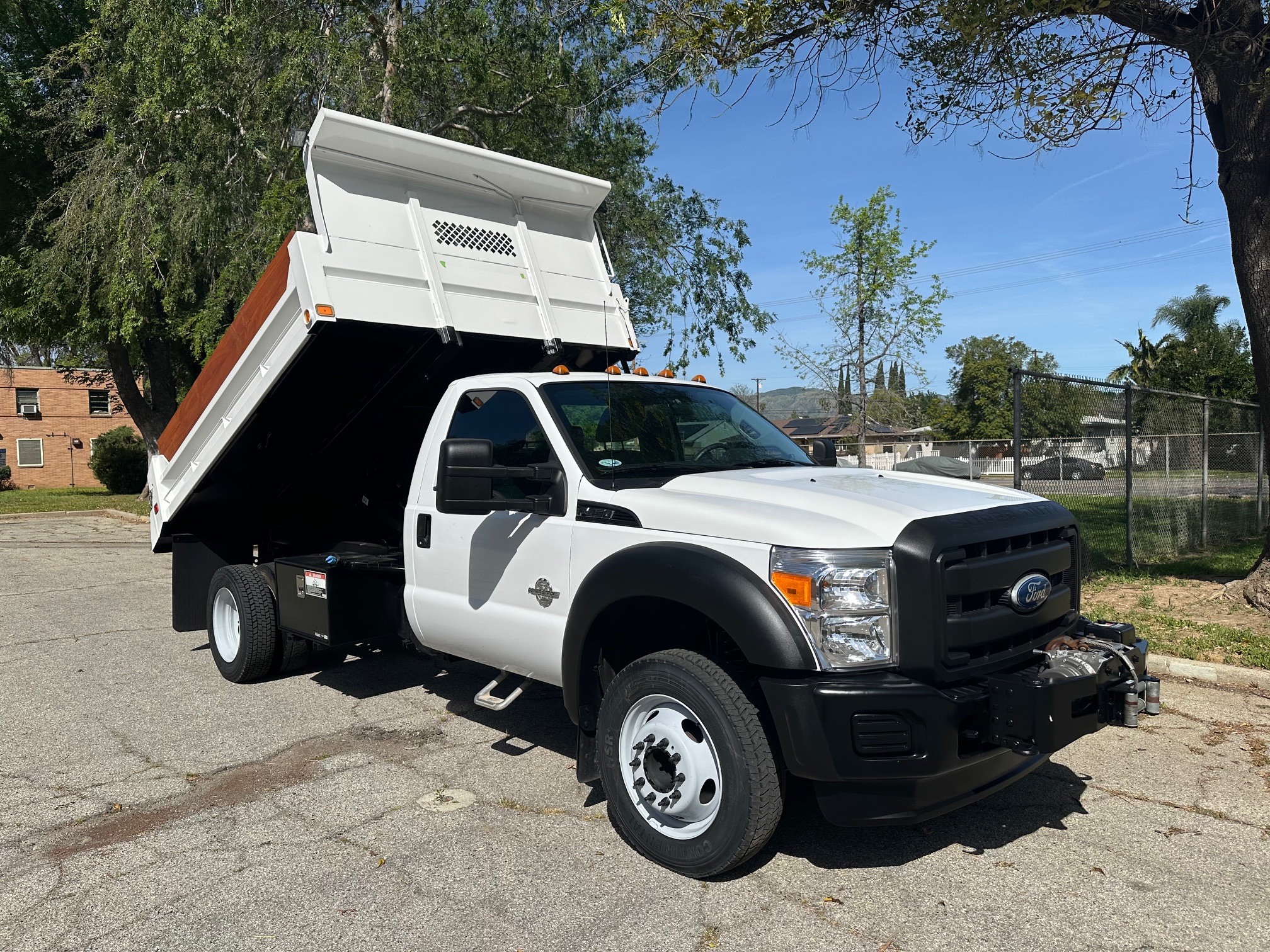 2011 FORD F450 in North Hills, CA