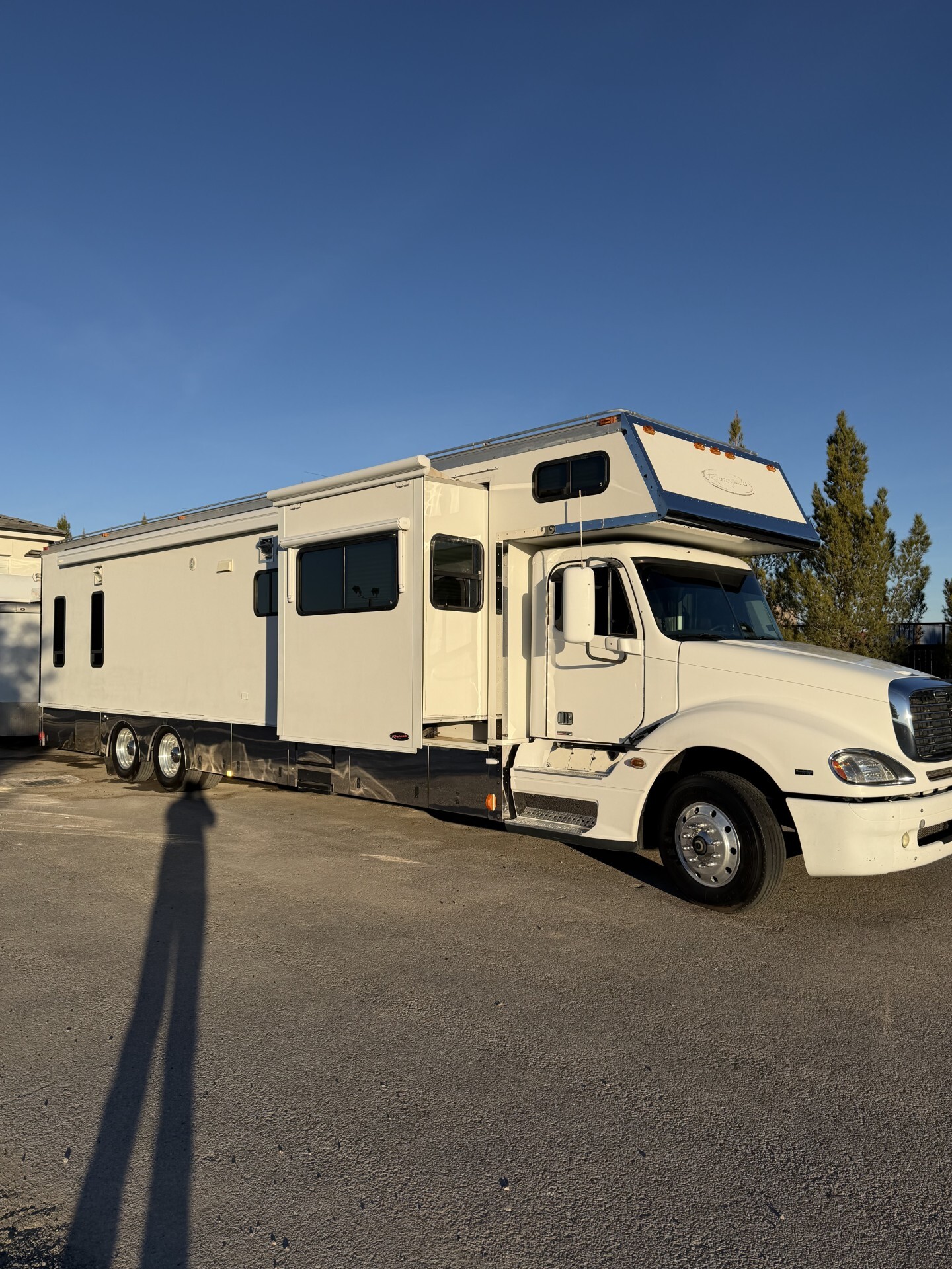 2009 FREIGHTLINER Columbia in Logandale, NV