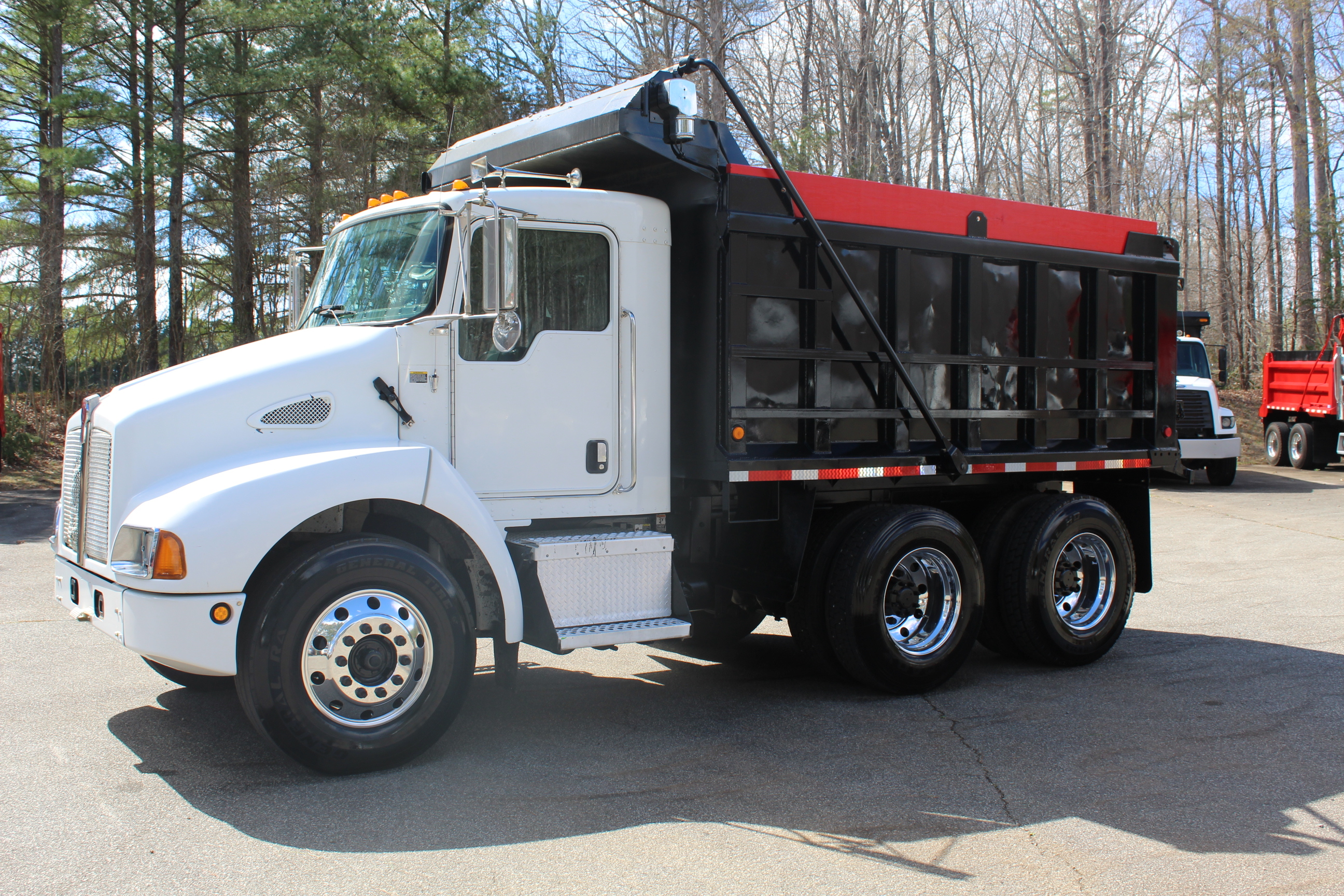 2005 KENWORTH T300 in Mc Leansville, NC
