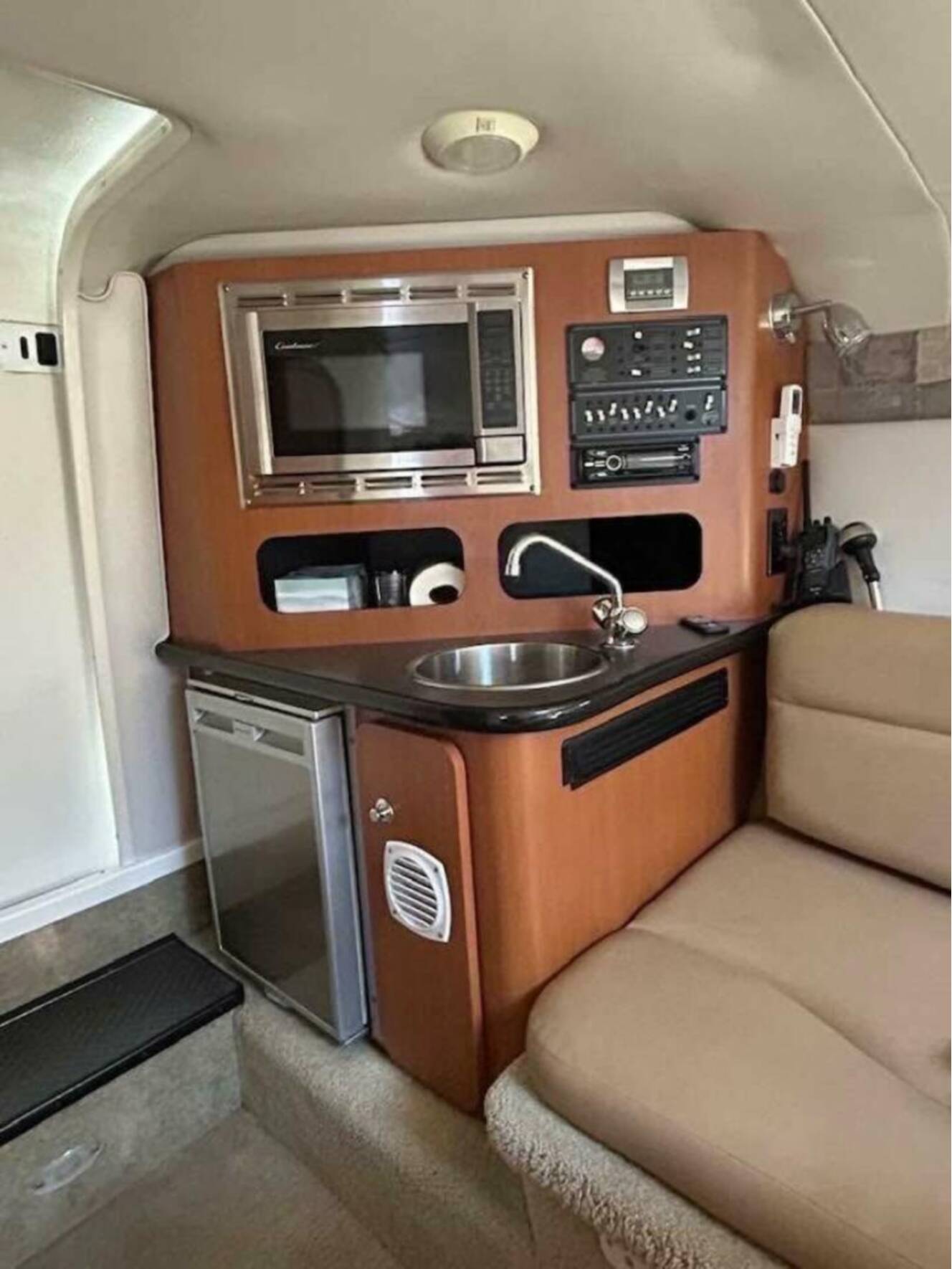 A photo of this 2011 Crownline 286 SC