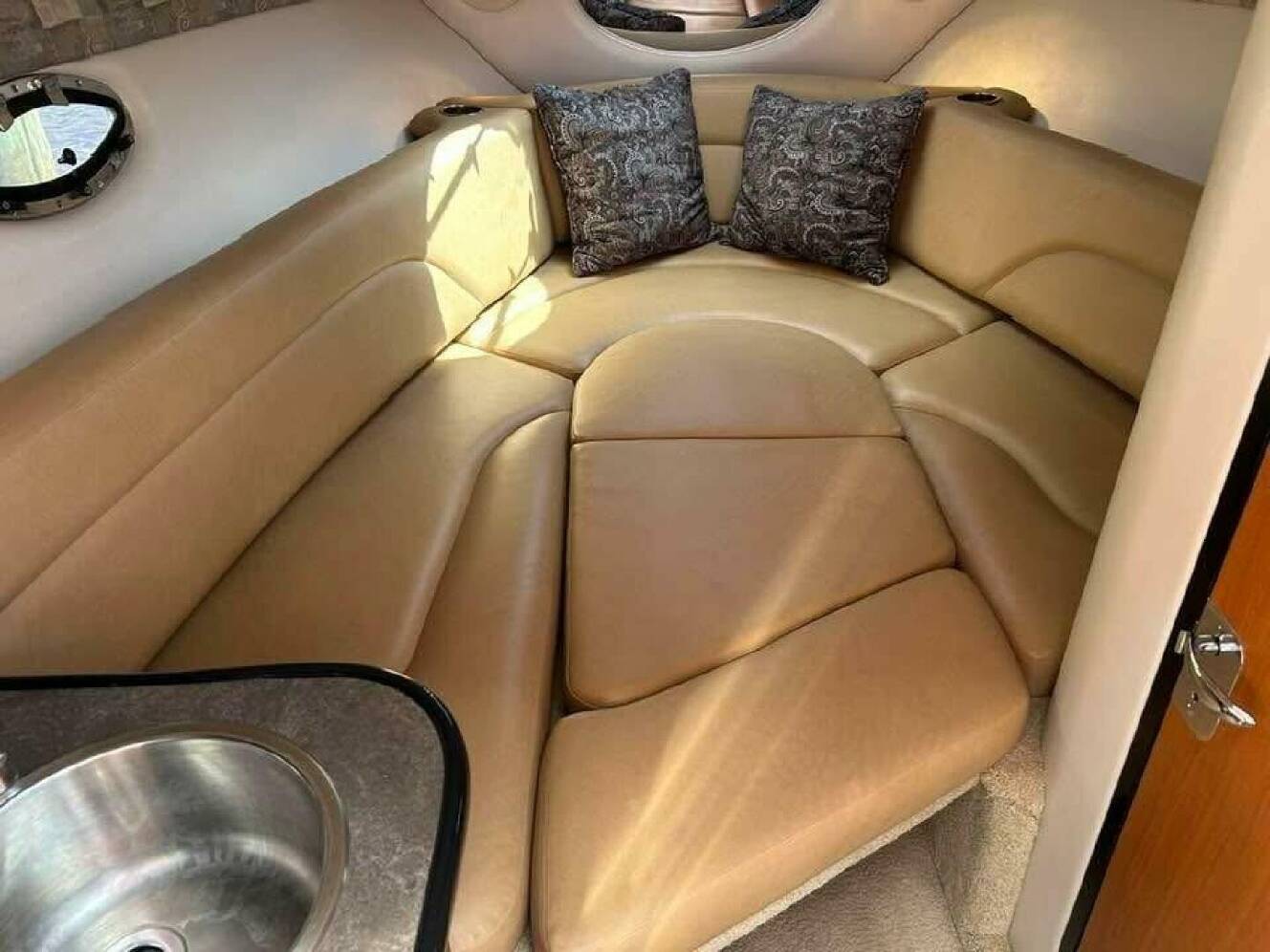 A photo of this 2011 Crownline 286 SC