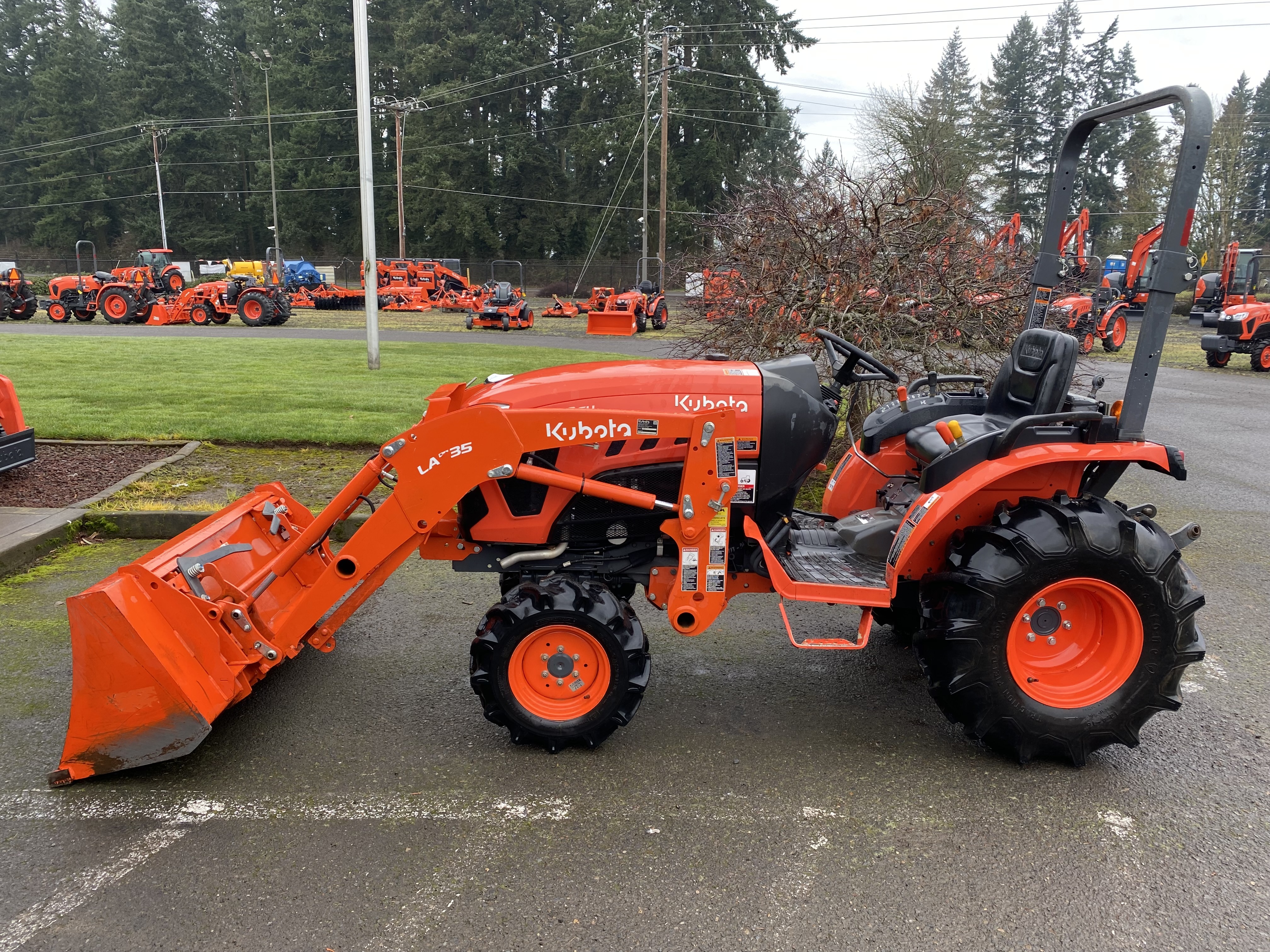 2022 Kubota LX2610SUHSD in Hubbard, OR