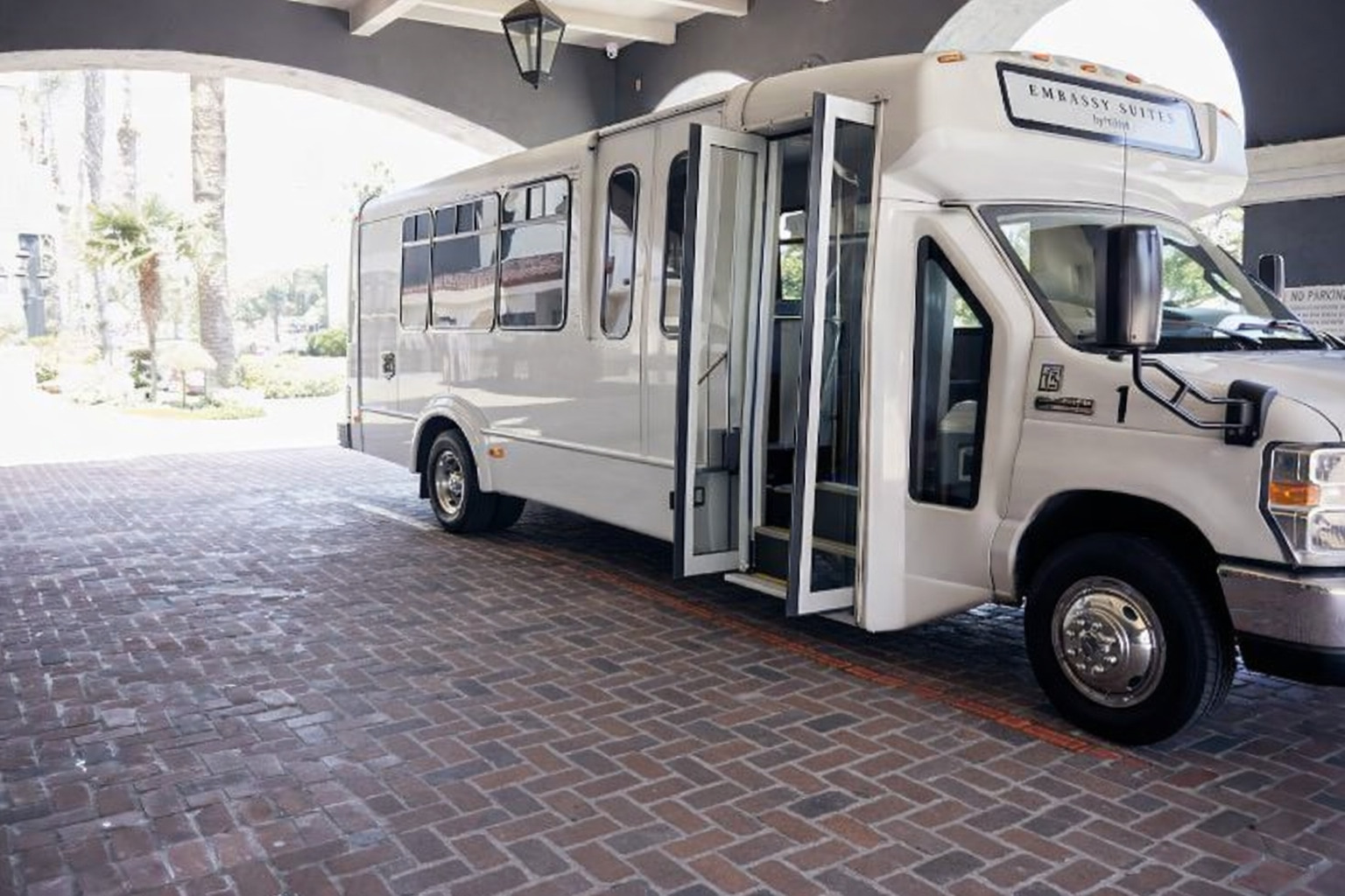 2011 FORD E450 in El Segundo, CA