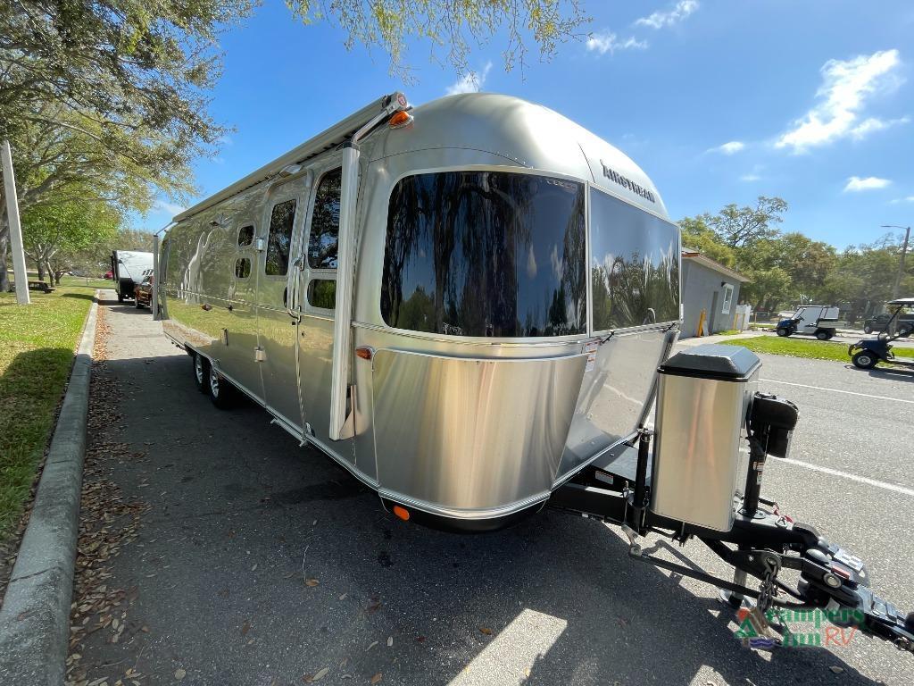 2024 Airstream Classic 30RB in seffner FL