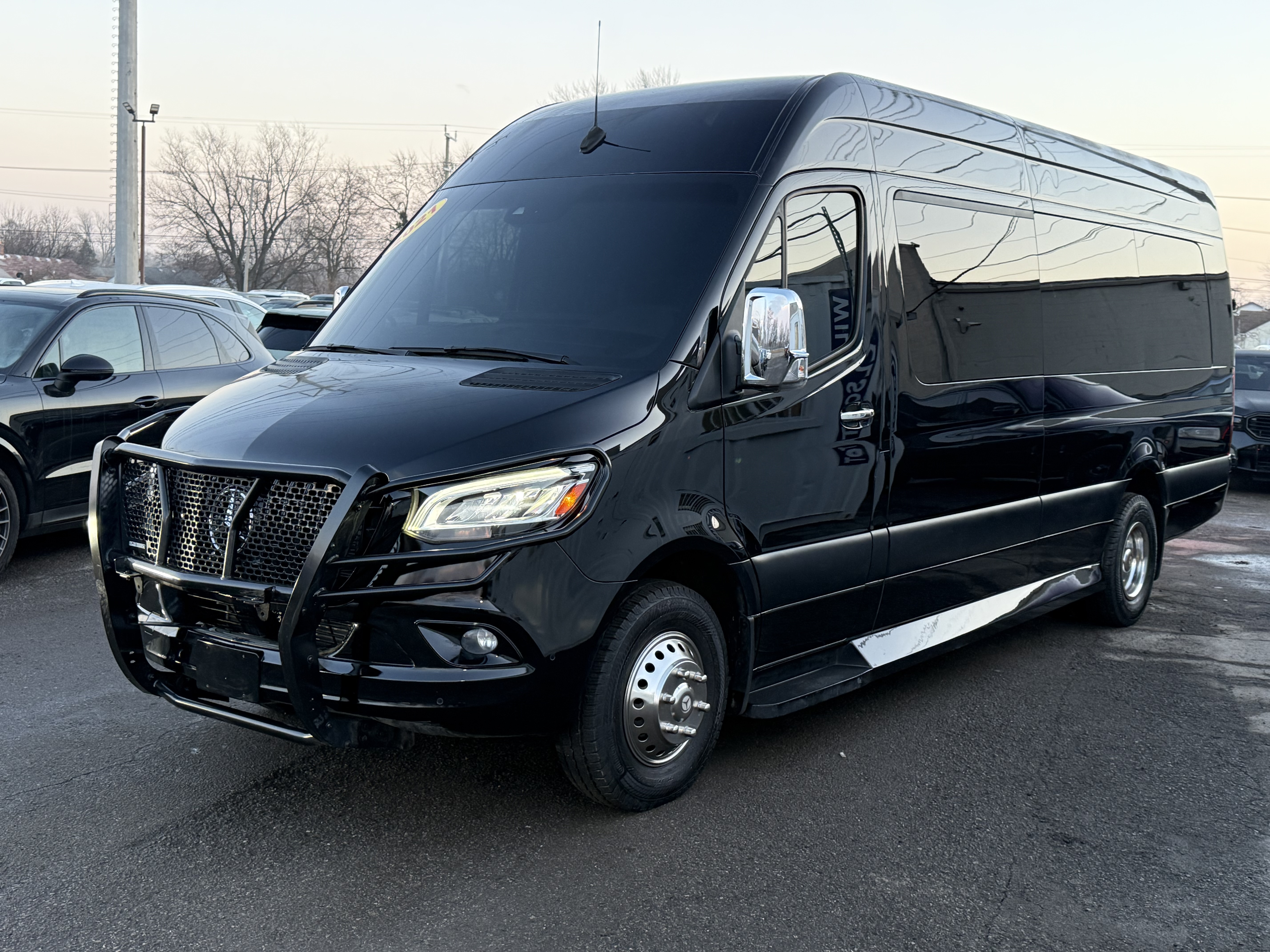 2022 Midwest Automotive Designs PROFESSIONAL SERIES 14 PASSENGER in wayne MI