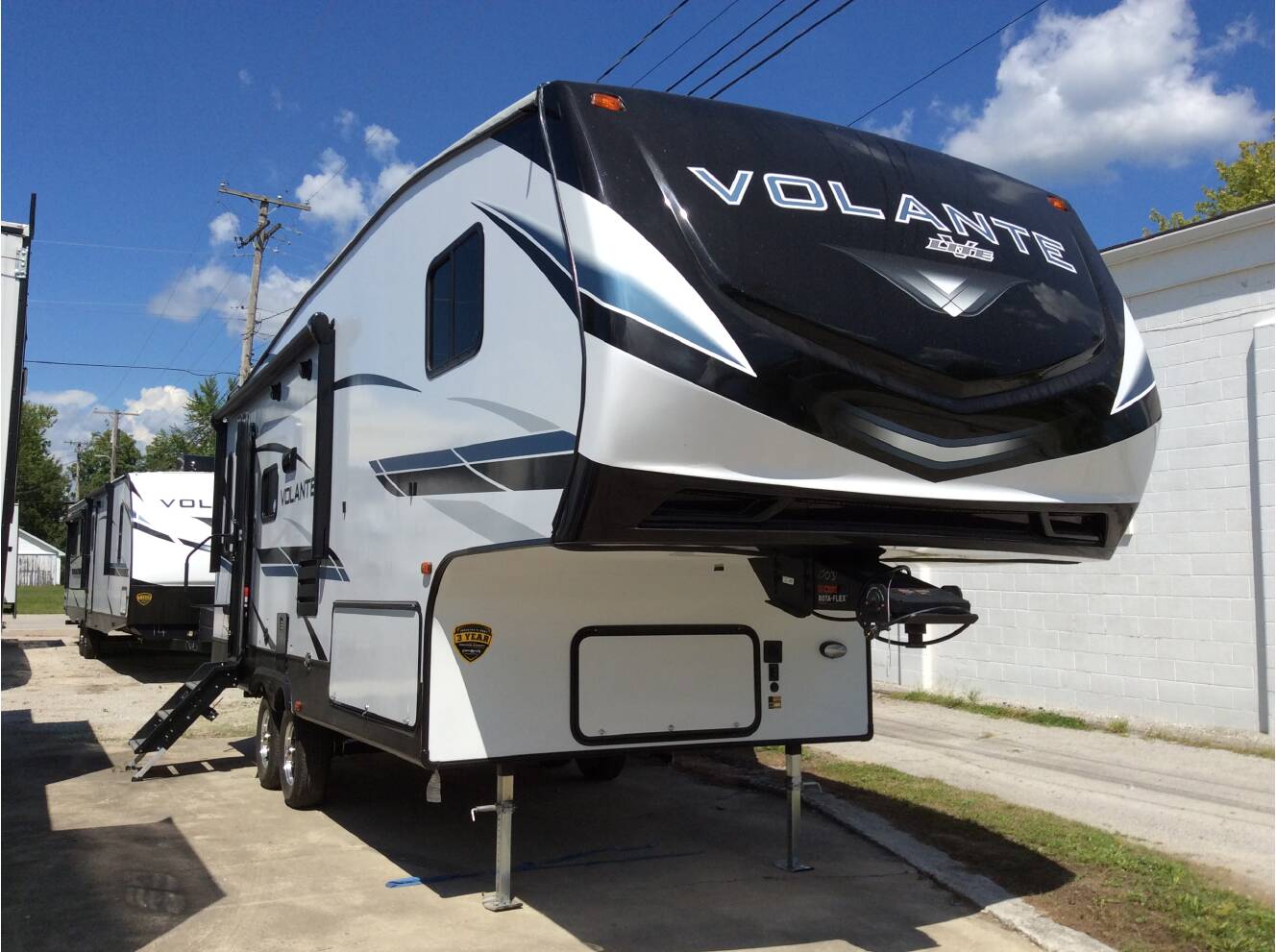 A photo of this 2023 Crossroads VOLANTE VL240RL