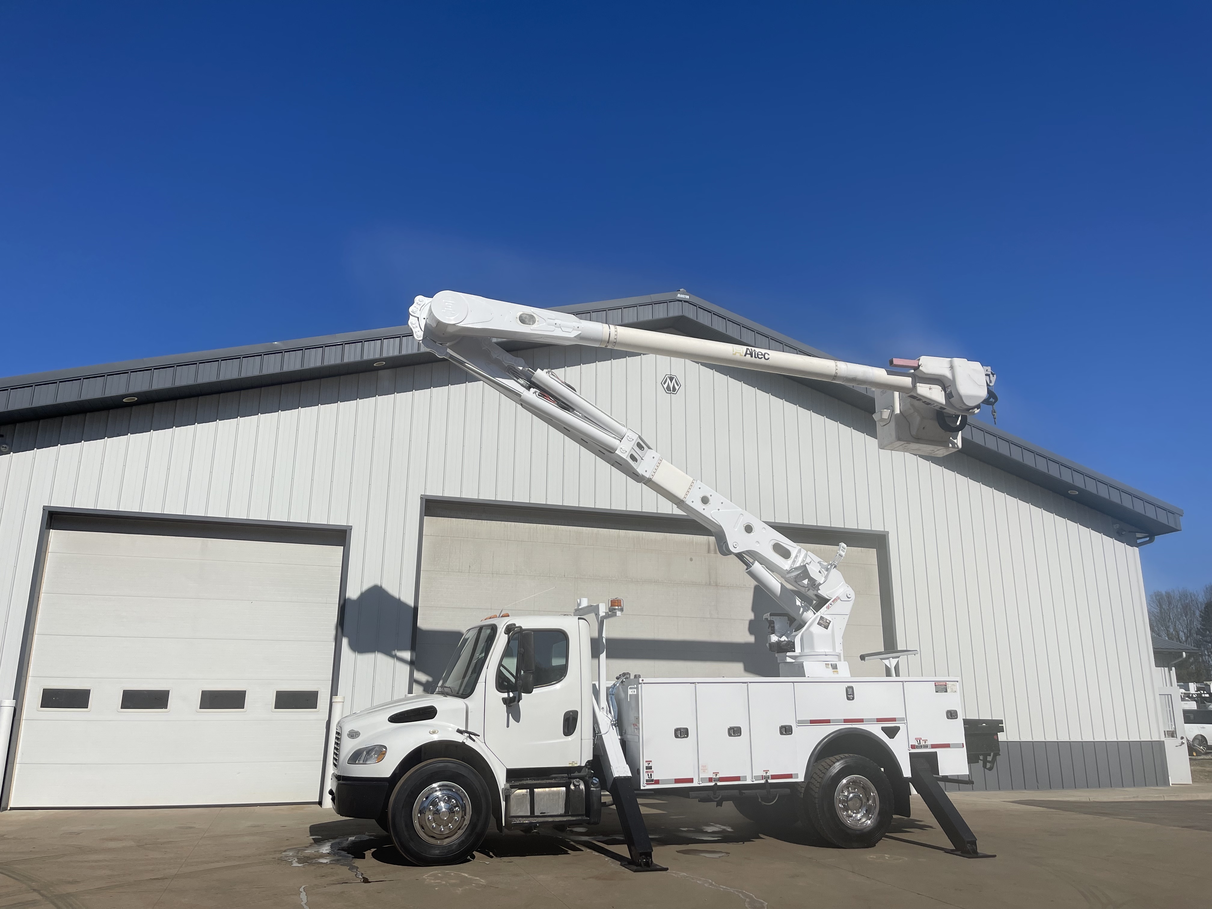 2016 FREIGHTLINER BUSINESS CLASS M2 106 in Battle Creek, MI