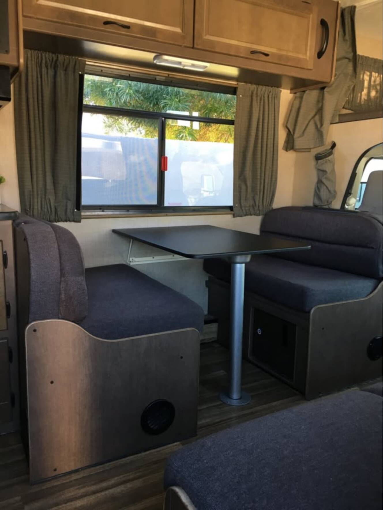 A photo of this 2018 Thor Motor Coach FOUR WINDS MAJESTIC 28A